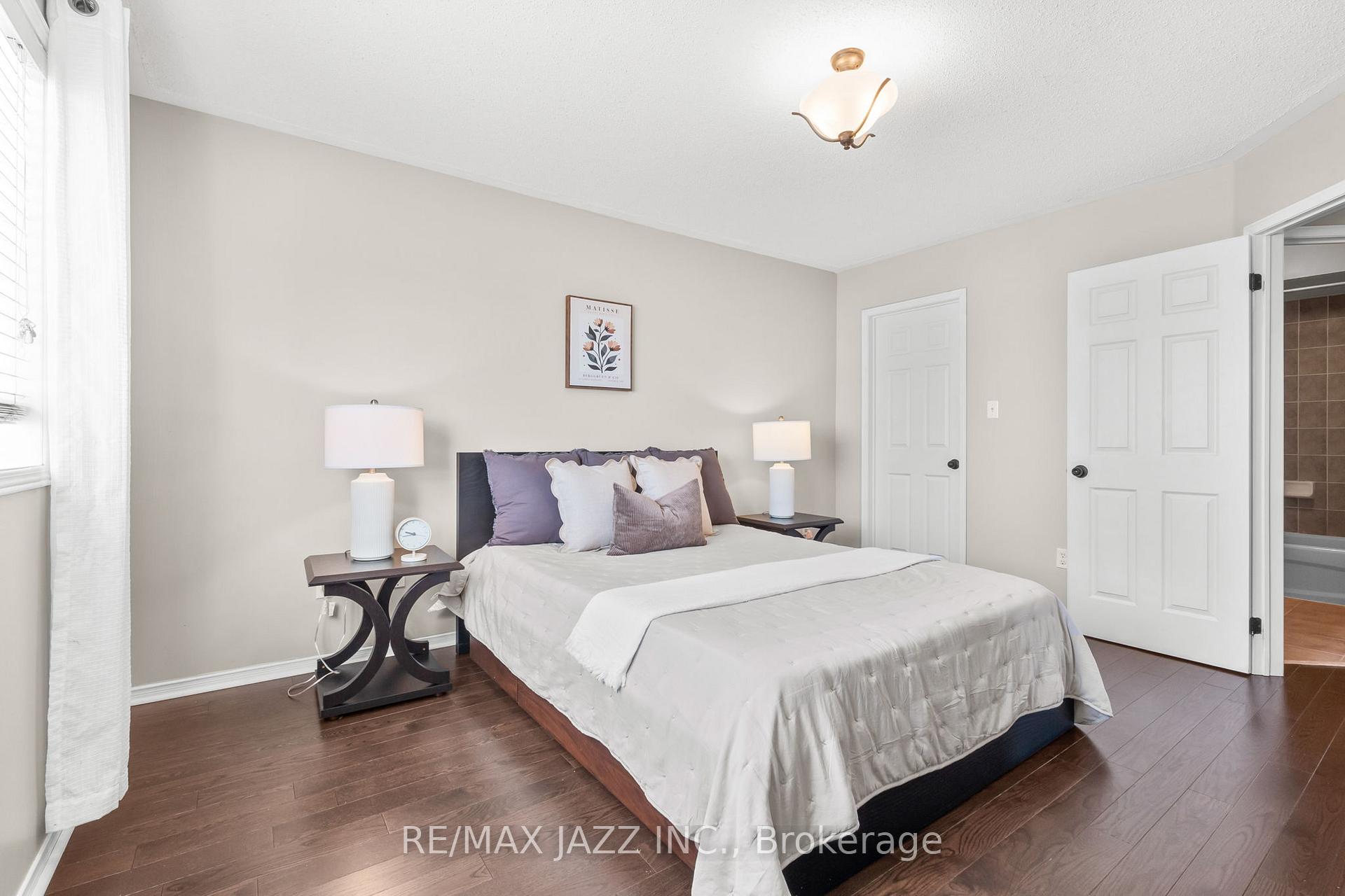 Photo 18 of 136 Dodds Square, Clarington, Bowmanville — HOMEH