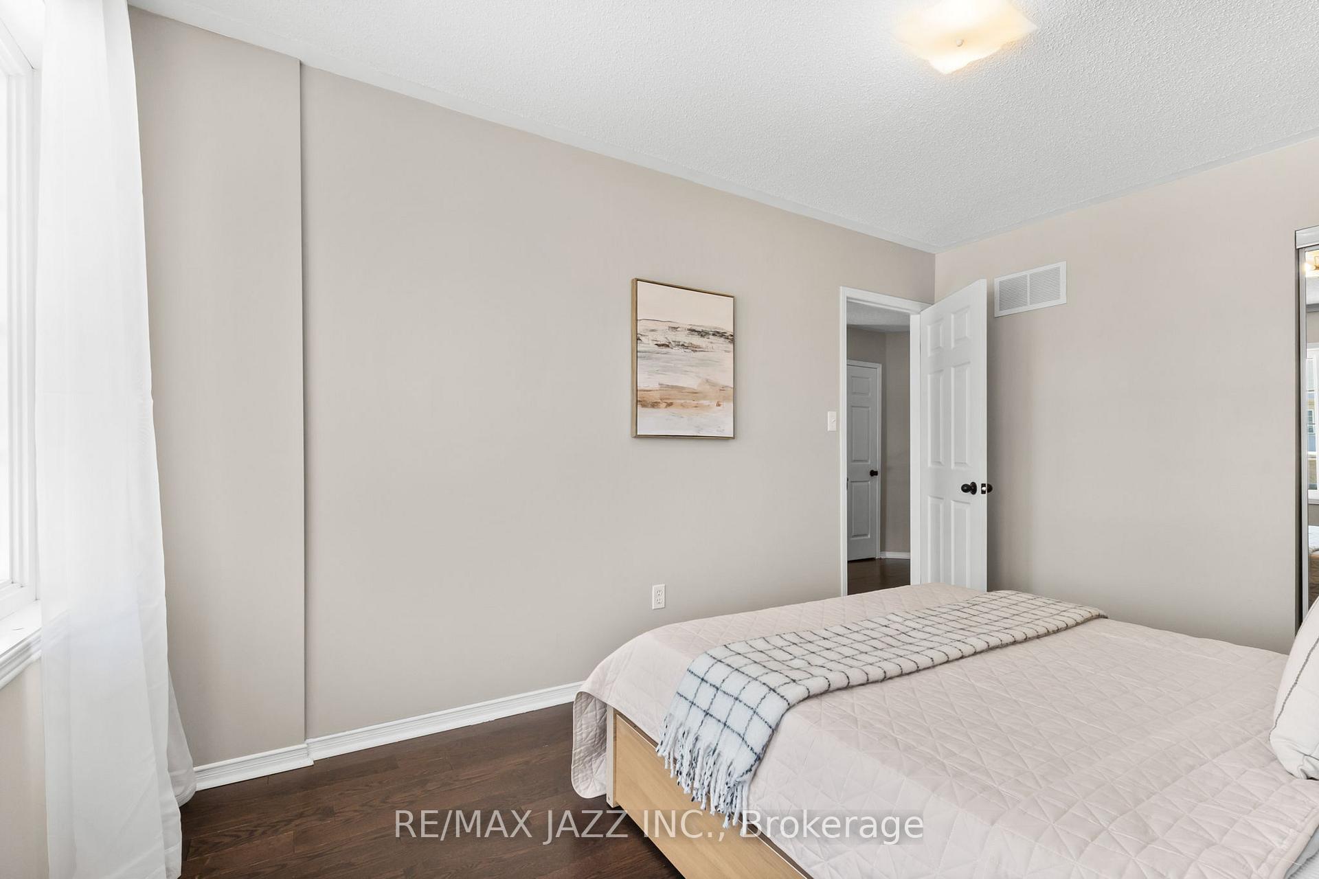 Photo 24 of 136 Dodds Square, Clarington, Bowmanville — HOMEH