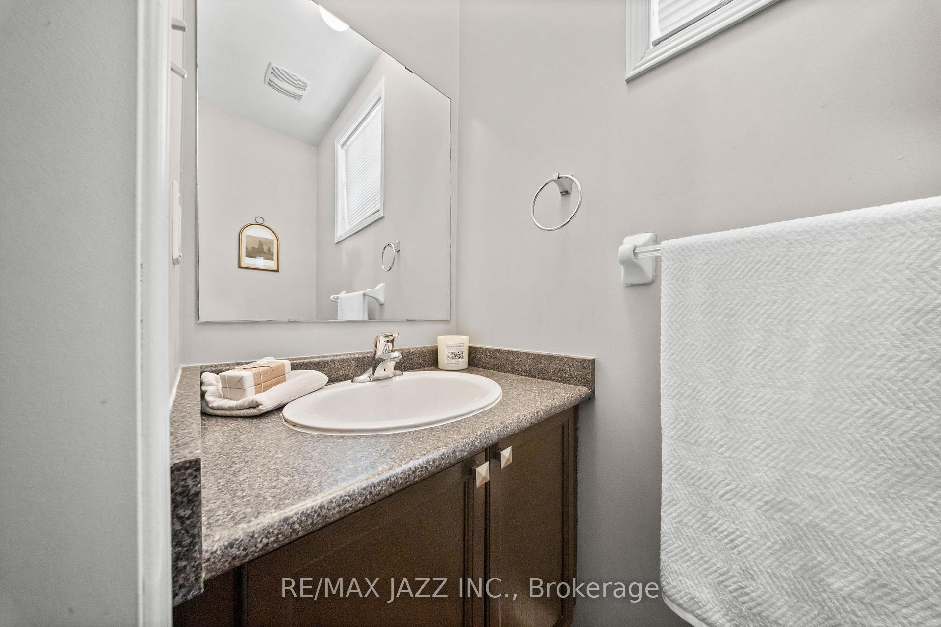 Photo 25 of 136 Dodds Square, Clarington, Bowmanville — HOMEH