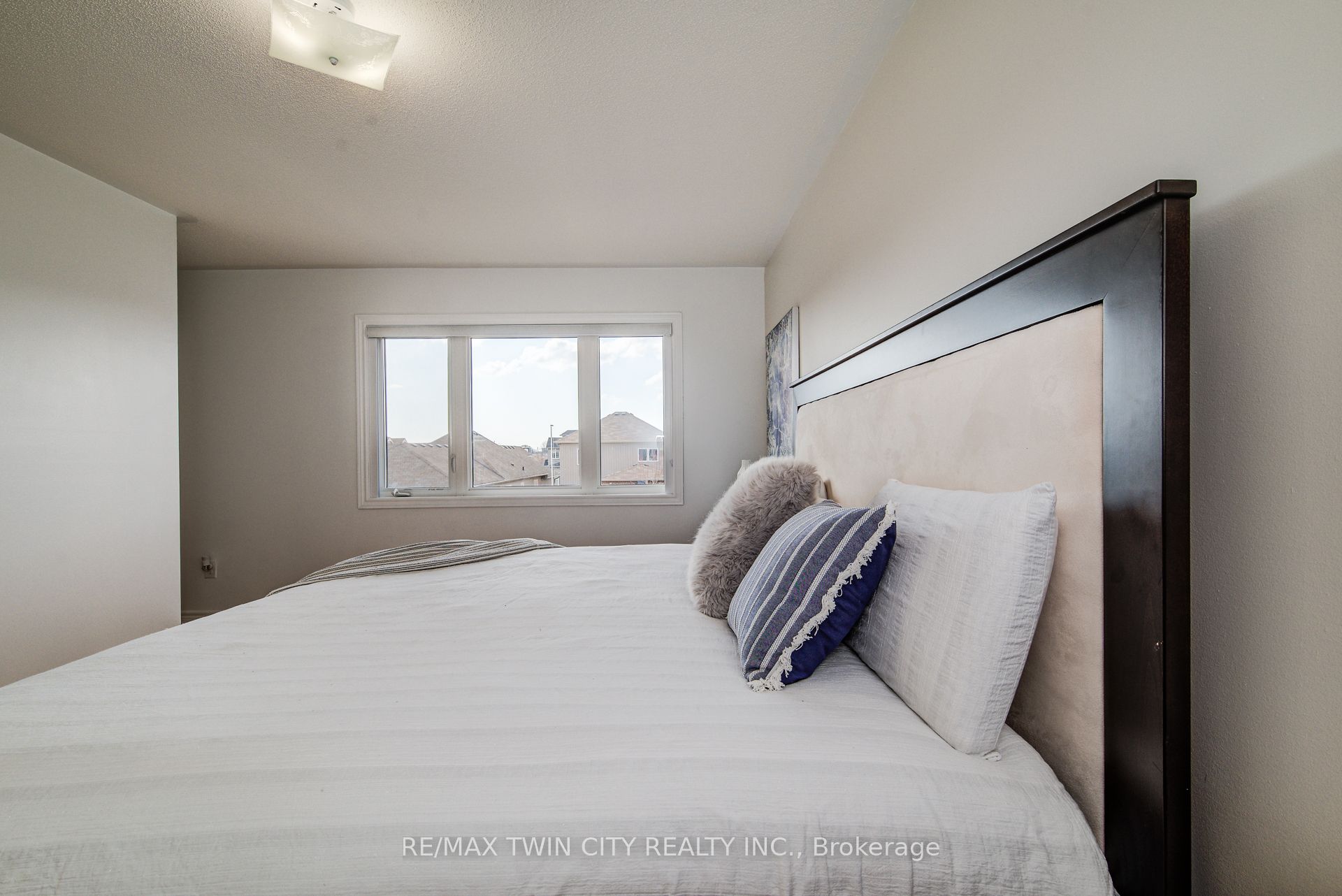 Photo 81 of 991 Hannah Avenue S, North Perth, Listowel — HOMEH