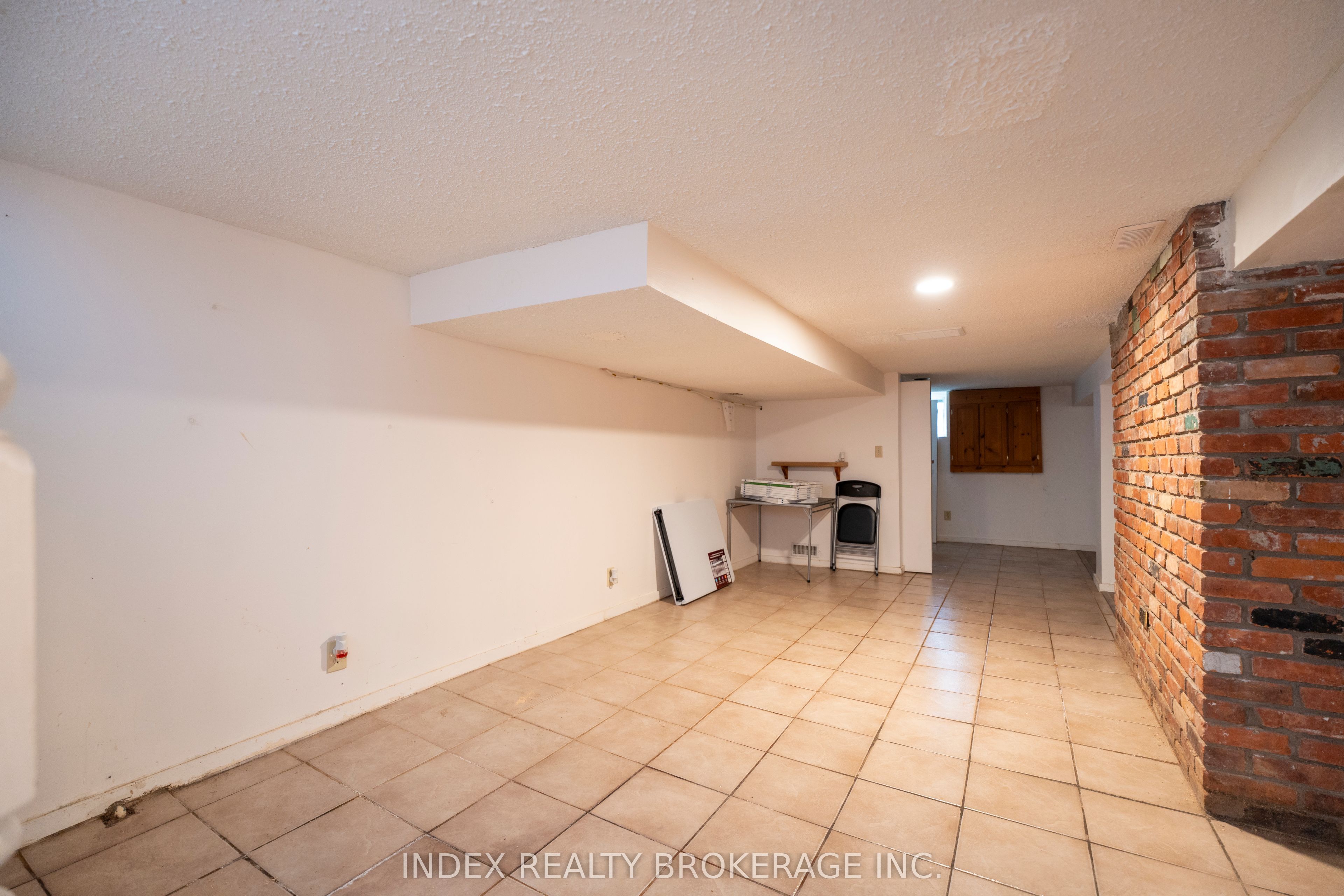 Photo 90 of 1073 Kent Avenue E, Oakville, College Park — HOMEH