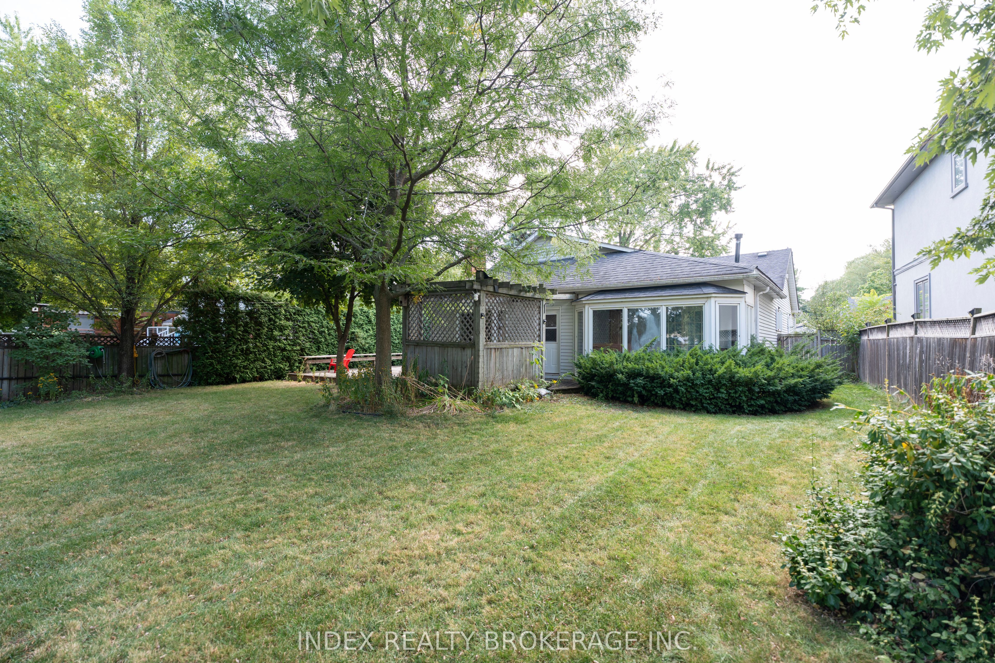 Photo 96 of 1073 Kent Avenue E, Oakville, College Park — HOMEH