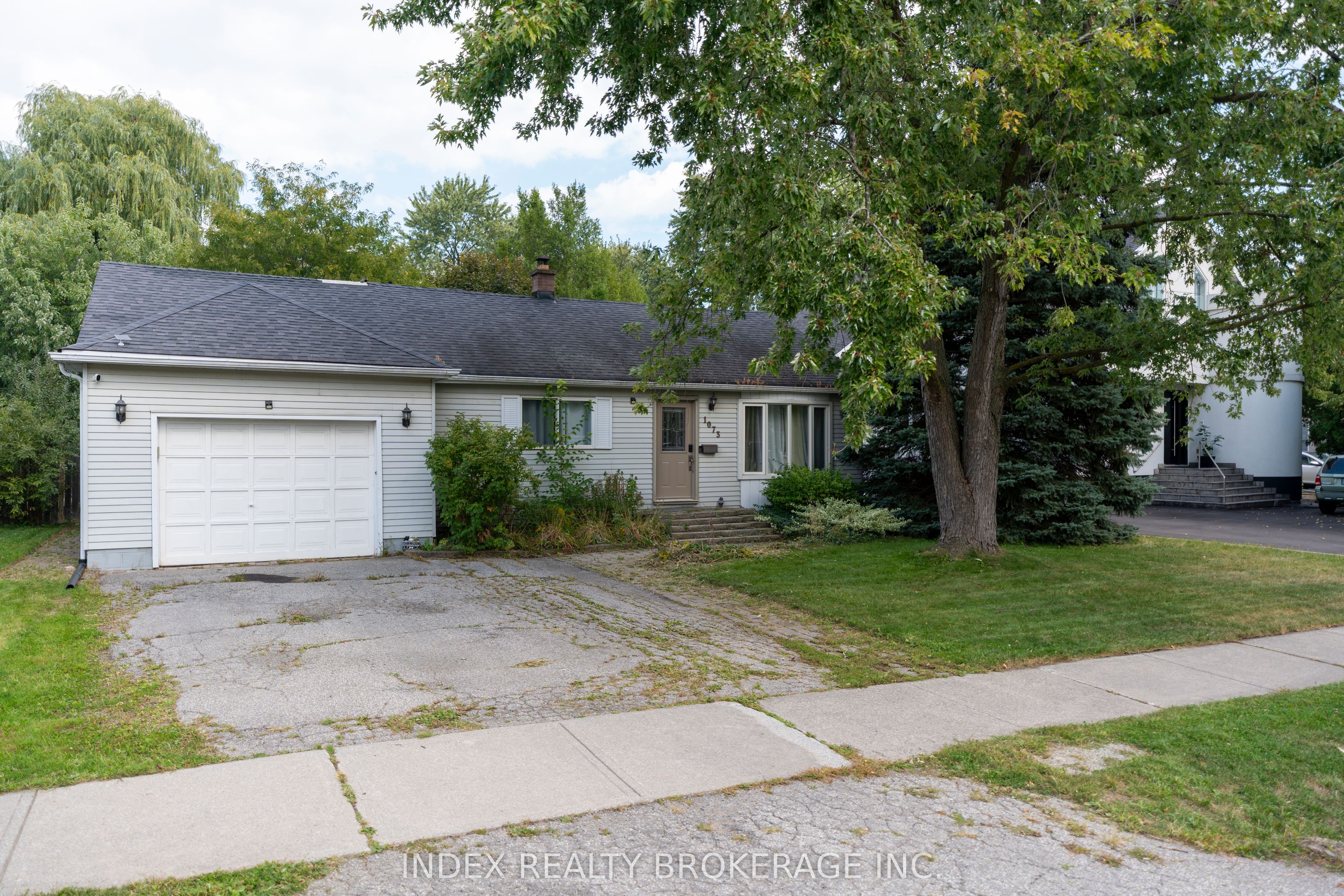 Photo 52 of 1073 Kent Avenue E, Oakville, College Park — HOMEH
