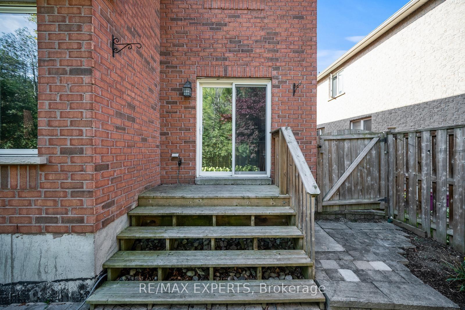 Photo 2 of 106 Castelli Court, Caledon, Bolton North — HOMEH