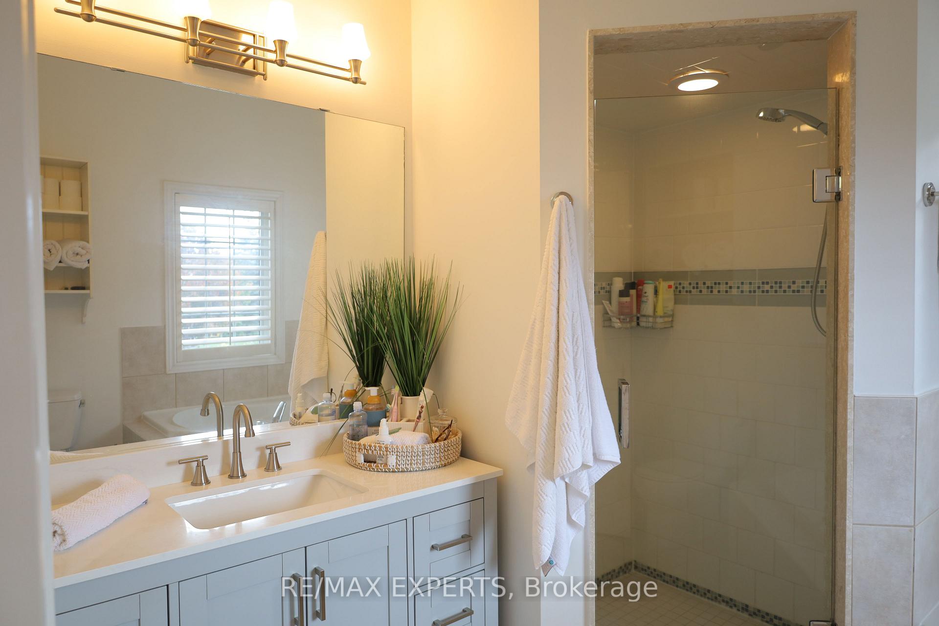 Photo 30 of 106 Castelli Court, Caledon, Bolton North — HOMEH