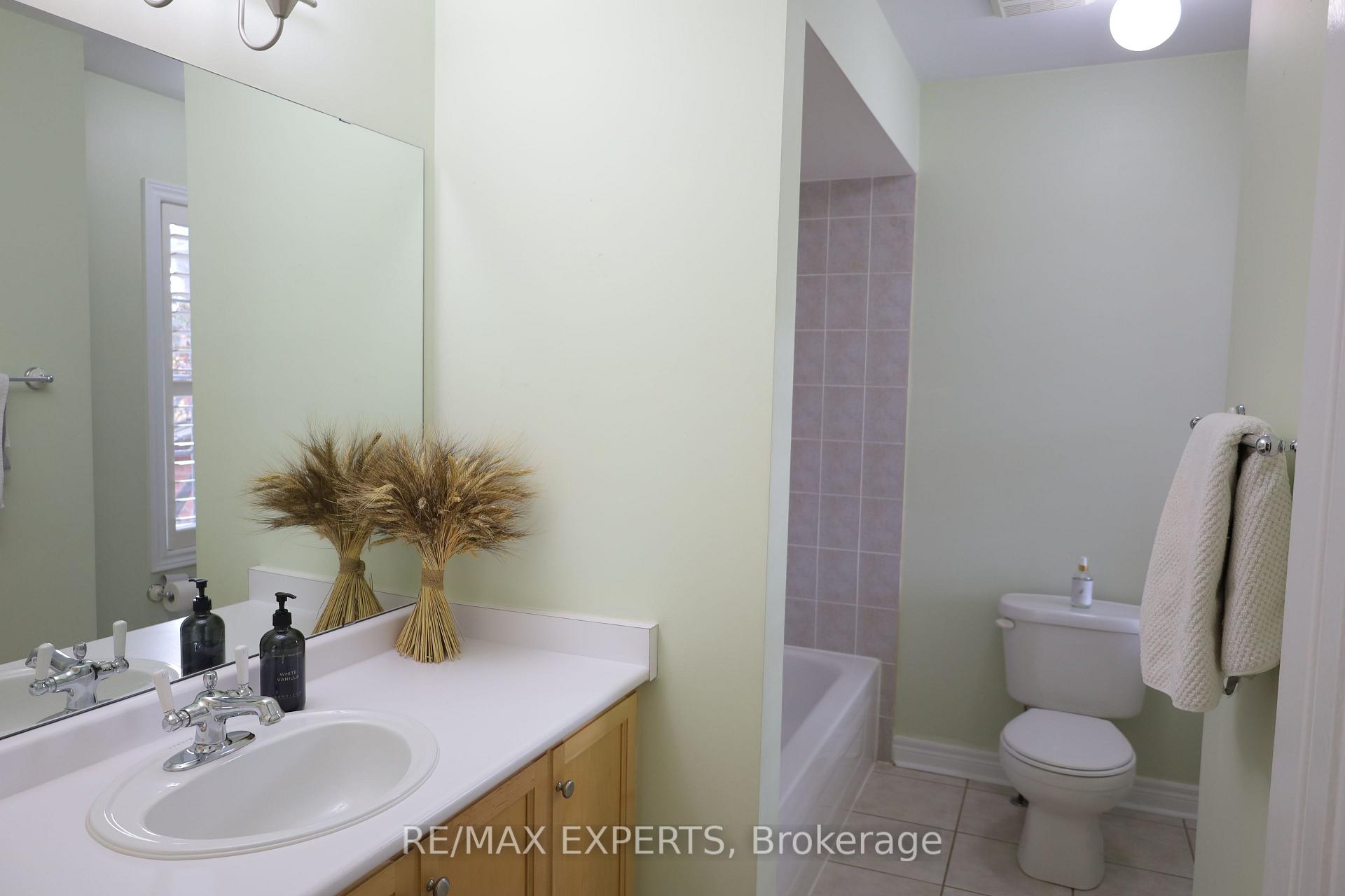 Photo 33 of 106 Castelli Court, Caledon, Bolton North — HOMEH