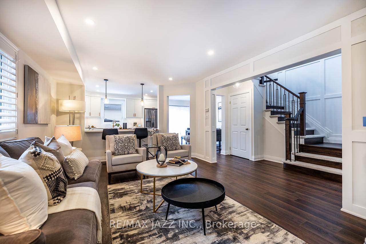 Photo 5 of 47 Hutton Place, Clarington, Bowmanville — HOMEH