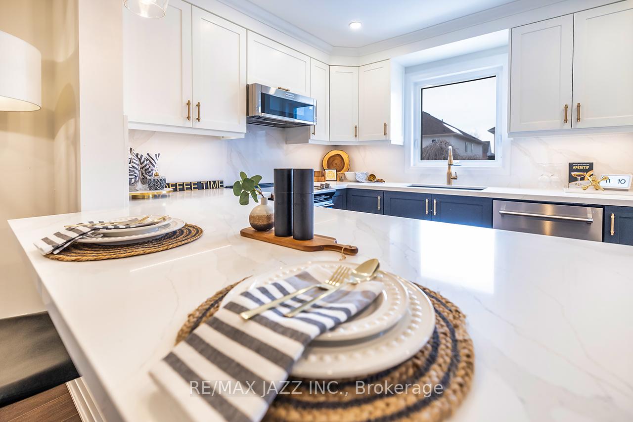Photo 10 of 47 Hutton Place, Clarington, Bowmanville — HOMEH