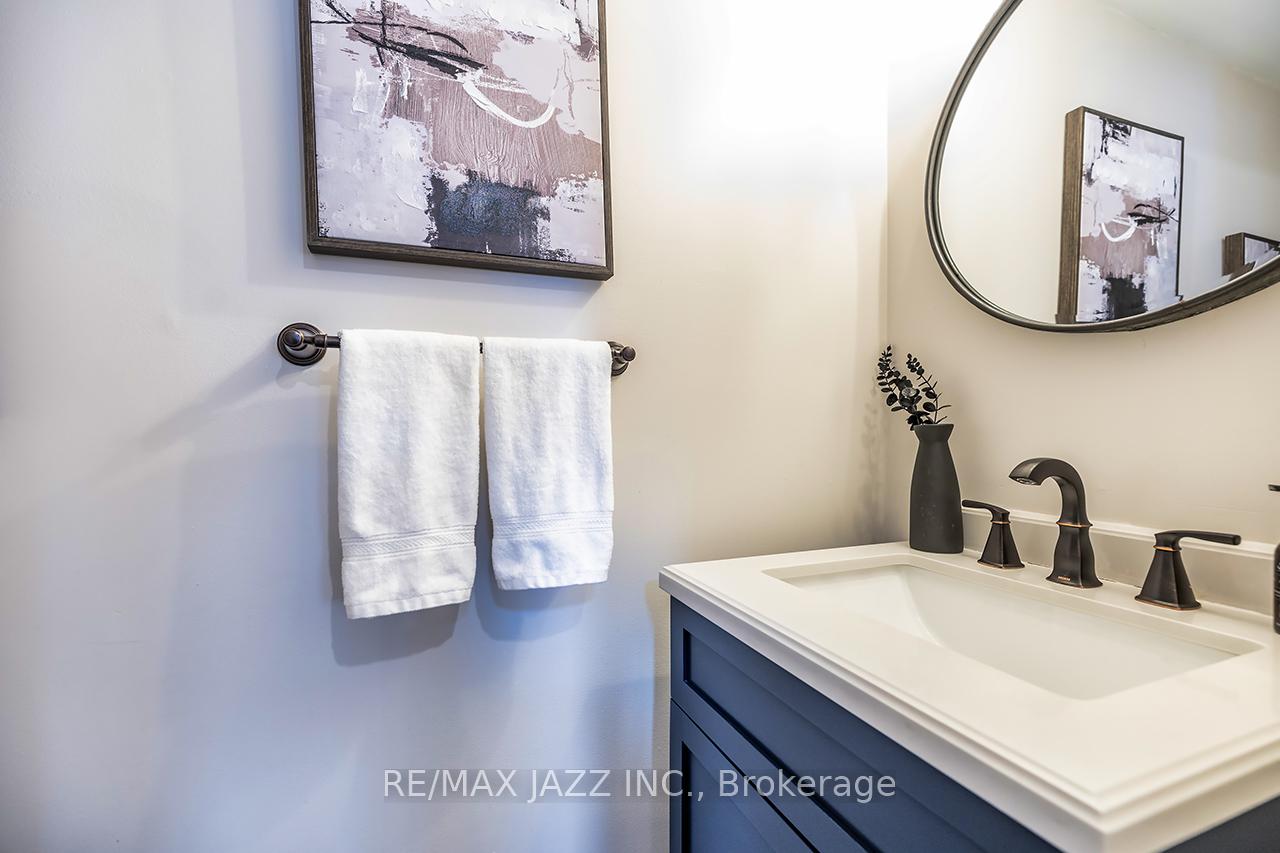 Photo 18 of 47 Hutton Place, Clarington, Bowmanville — HOMEH