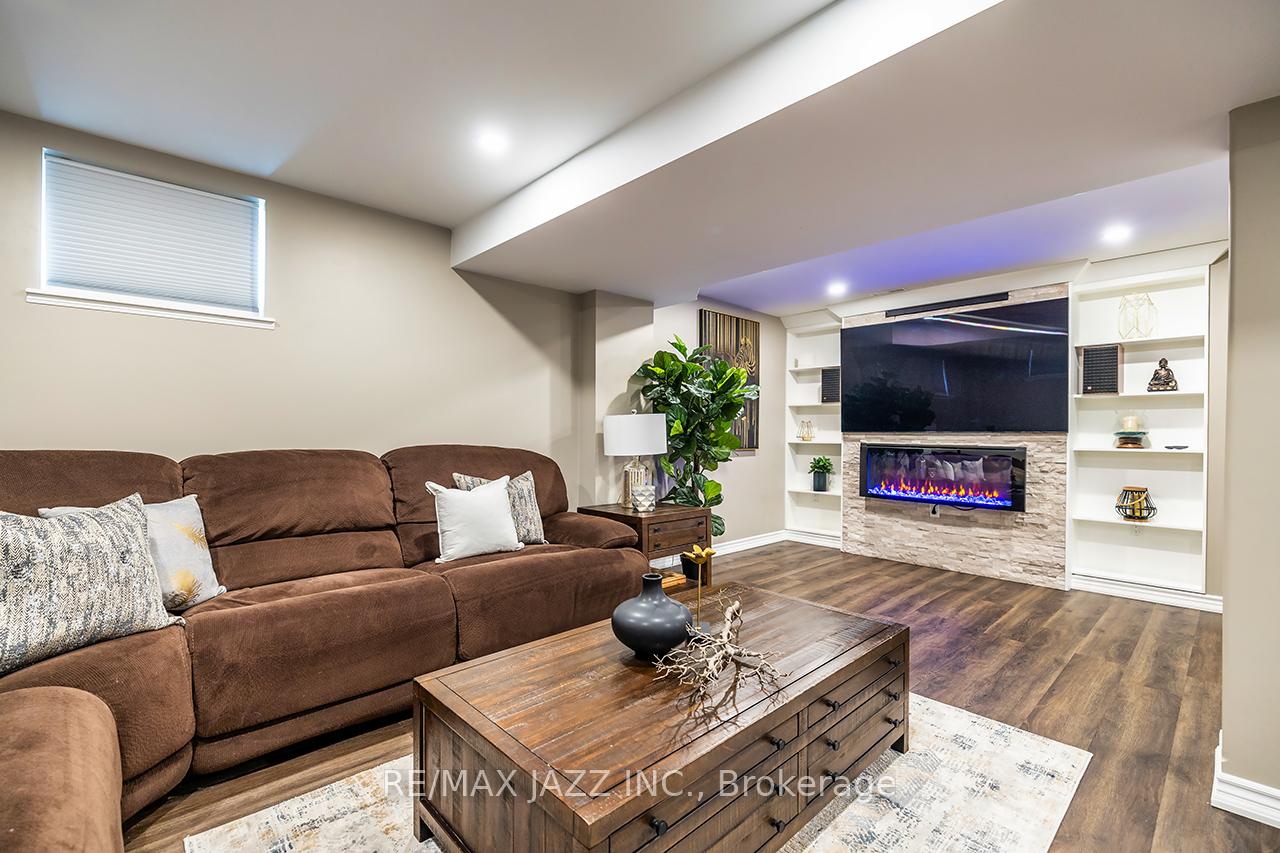 Photo 33 of 47 Hutton Place, Clarington, Bowmanville — HOMEH