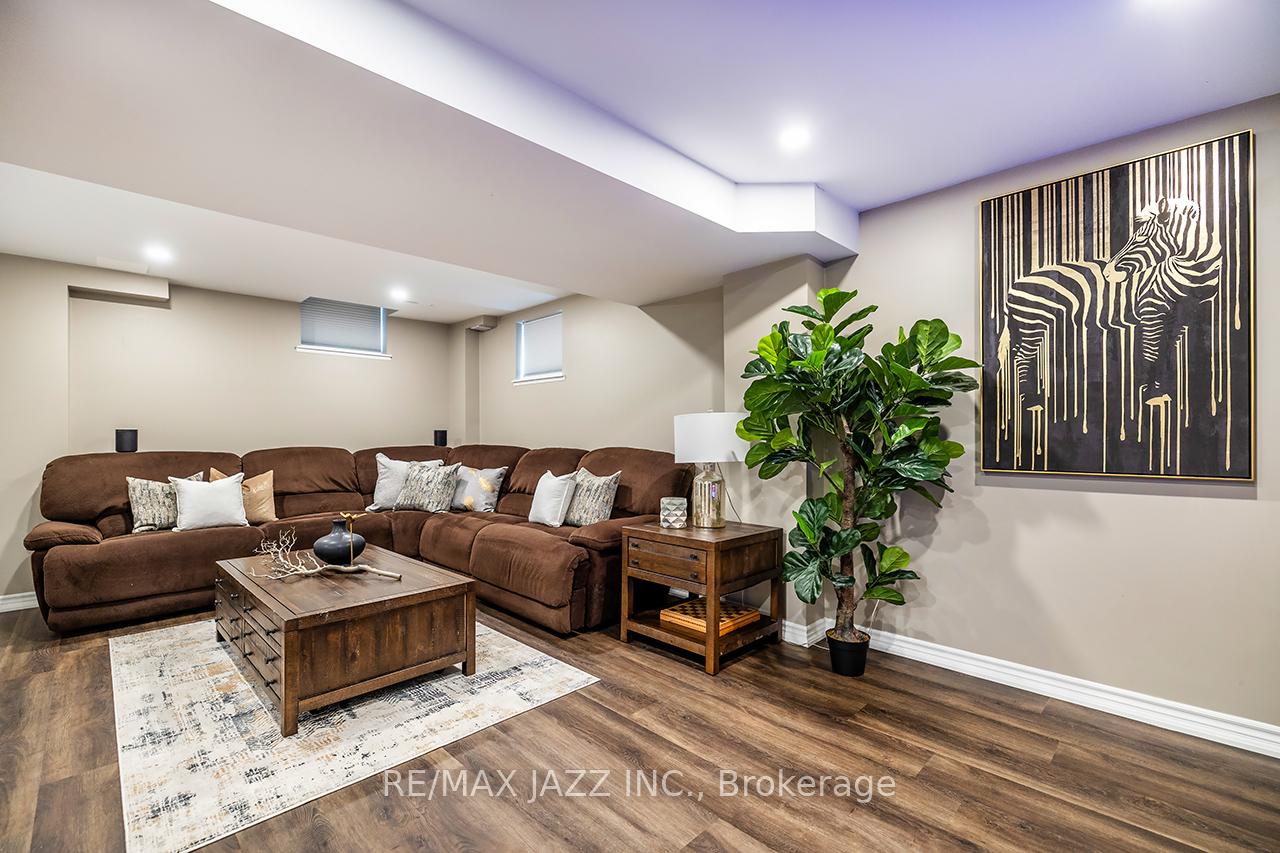 Photo 34 of 47 Hutton Place, Clarington, Bowmanville — HOMEH