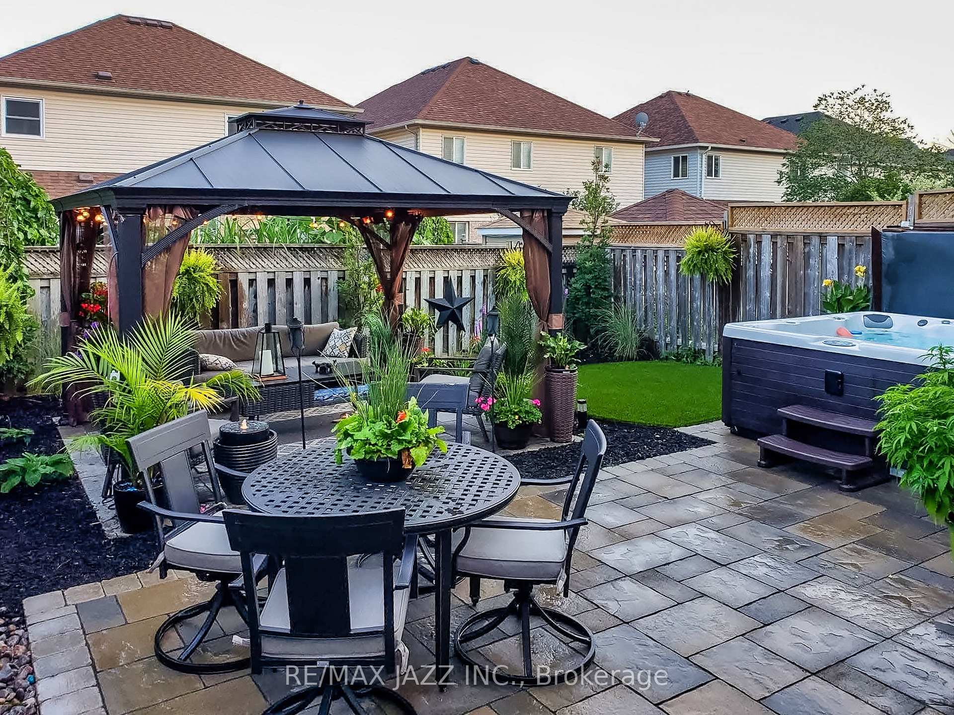 Photo 39 of 47 Hutton Place, Clarington, Bowmanville — HOMEH