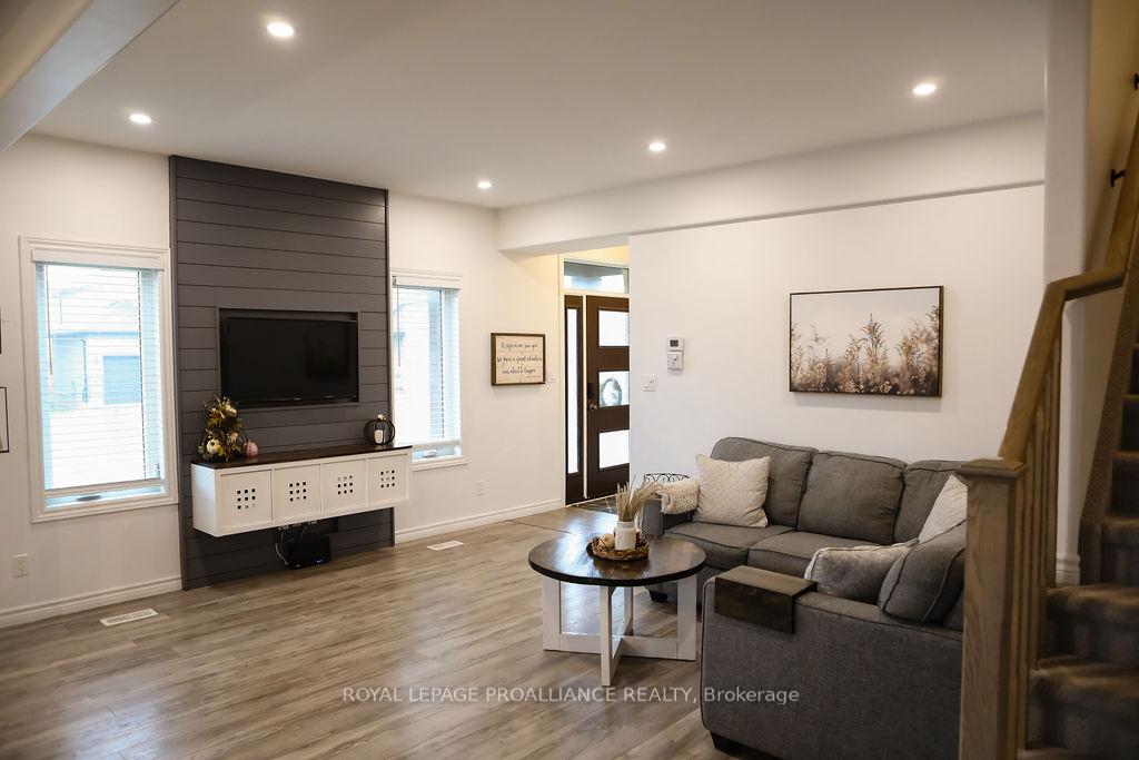 Photo 6 of 70 Cottonwood Drive, Belleville, Thurlow Ward — HOMEH
