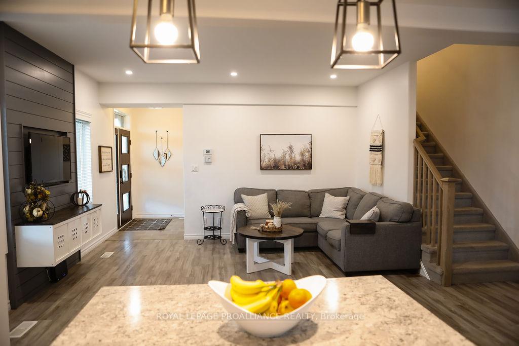 Photo 7 of 70 Cottonwood Drive, Belleville, Thurlow Ward — HOMEH