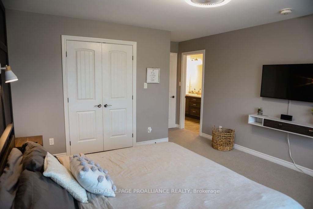 Photo 10 of 70 Cottonwood Drive, Belleville, Thurlow Ward — HOMEH