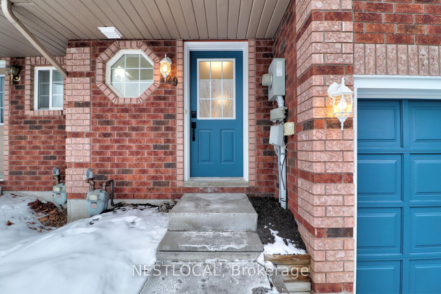 Photo 3 of 29 Courtney Crescent, Barrie, Painswick South — HOMEH