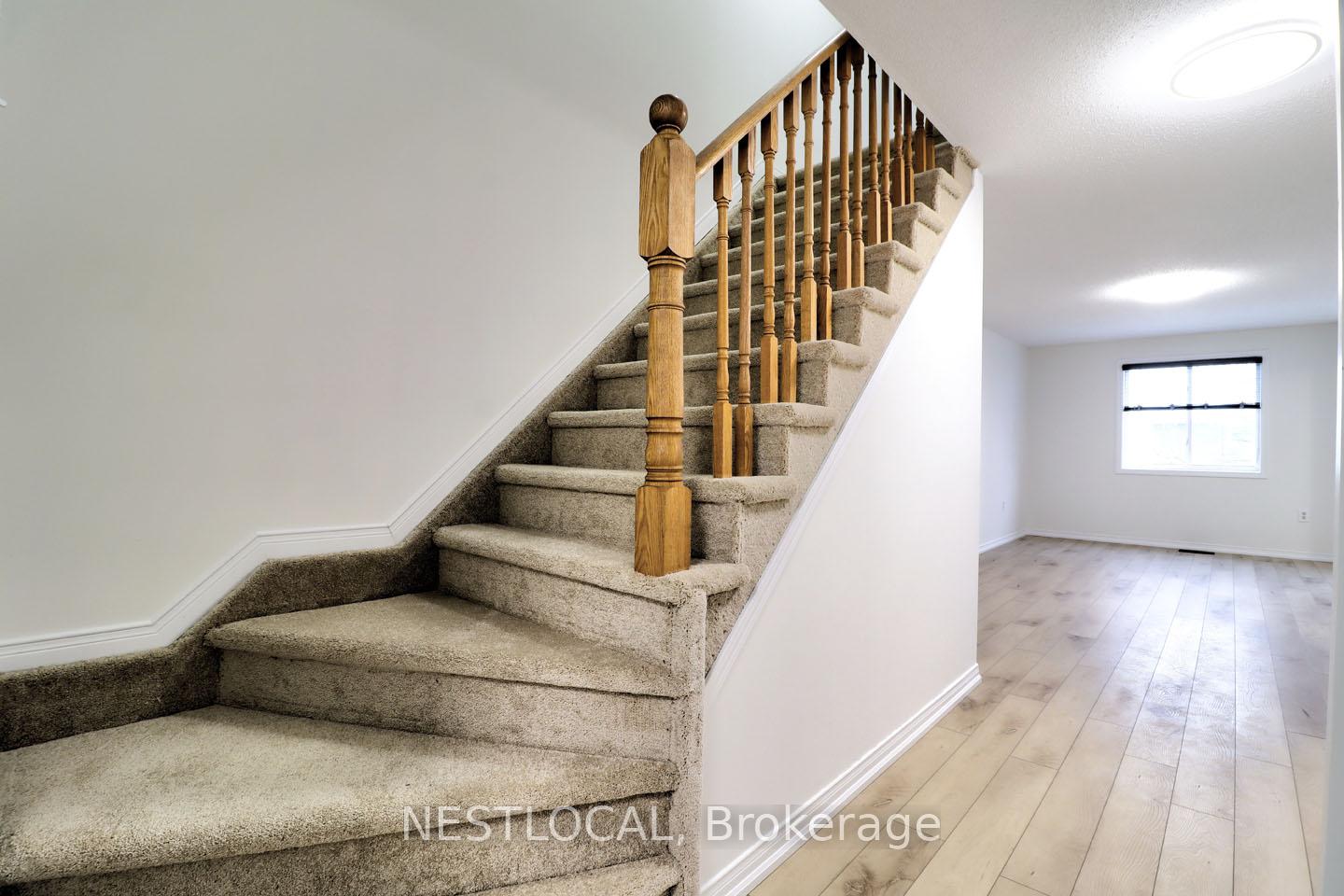 Photo 5 of 29 Courtney Crescent, Barrie, Painswick South — HOMEH