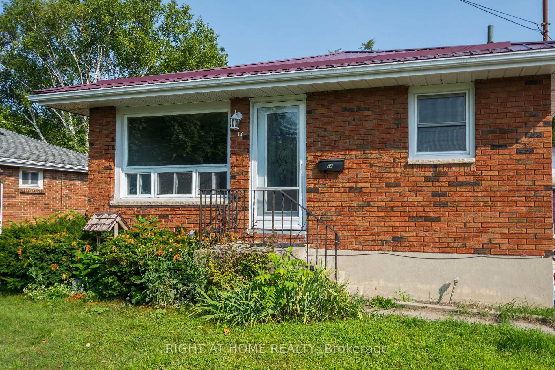 Photo 1 of 18 Harris Crescent, Belleville, Belleville Ward — HOMEH