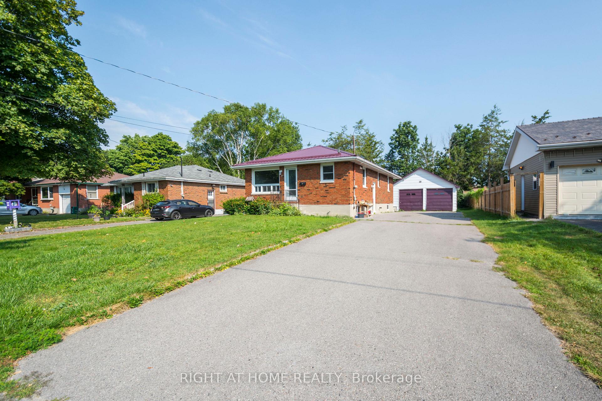 Photo 2 of 18 Harris Crescent, Belleville, Belleville Ward — HOMEH