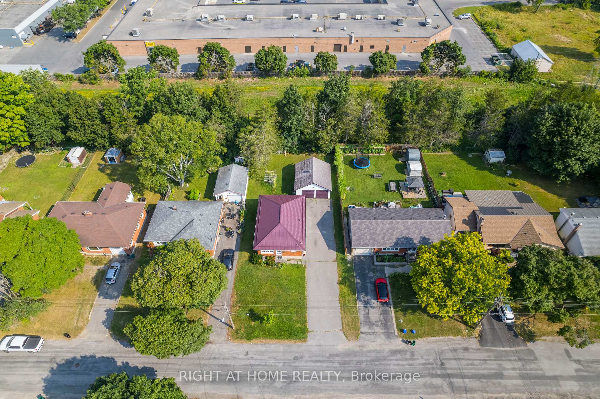 Photo 3 of 18 Harris Crescent, Belleville, Belleville Ward — HOMEH