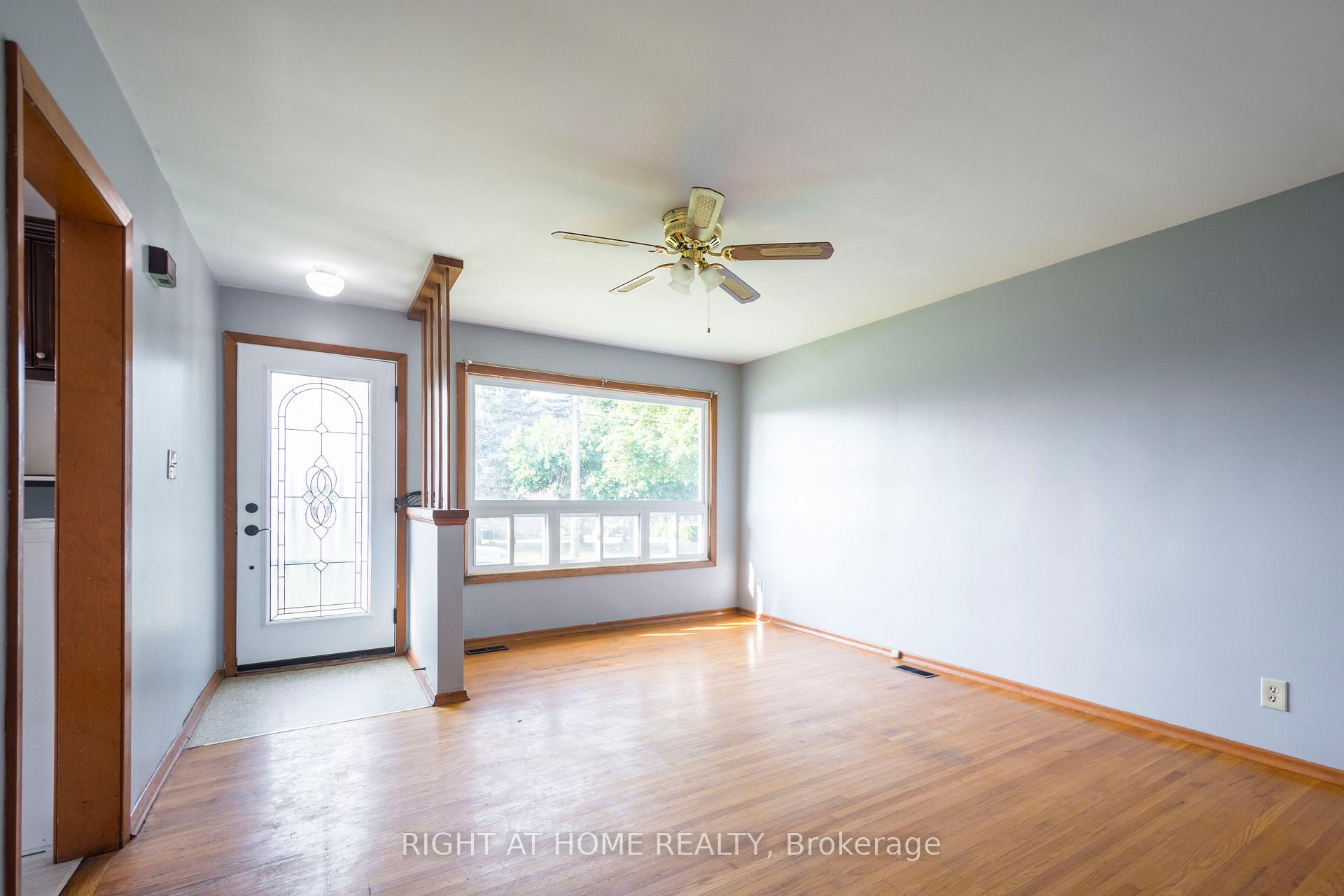 Photo 8 of 18 Harris Crescent, Belleville, Belleville Ward — HOMEH