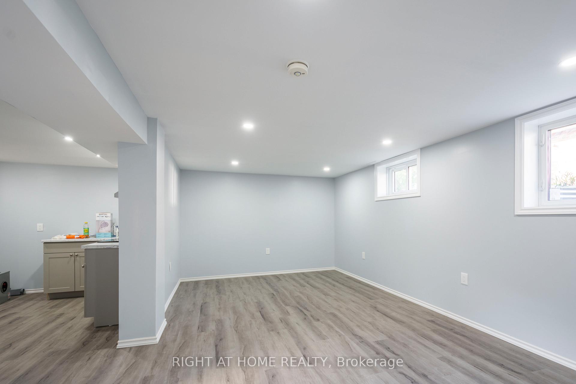 Photo 13 of 18 Harris Crescent, Belleville, Belleville Ward — HOMEH