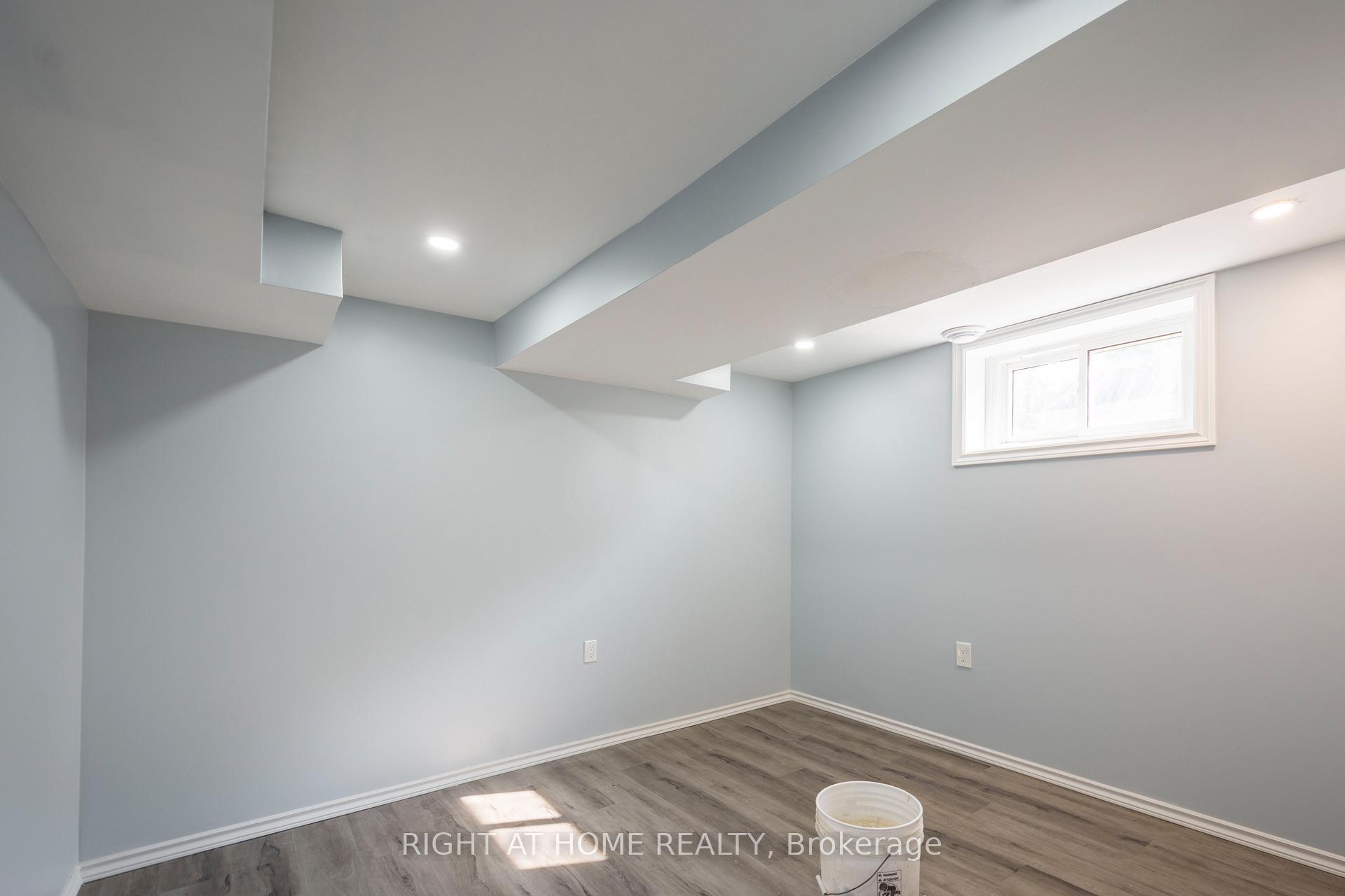 Photo 16 of 18 Harris Crescent, Belleville, Belleville Ward — HOMEH