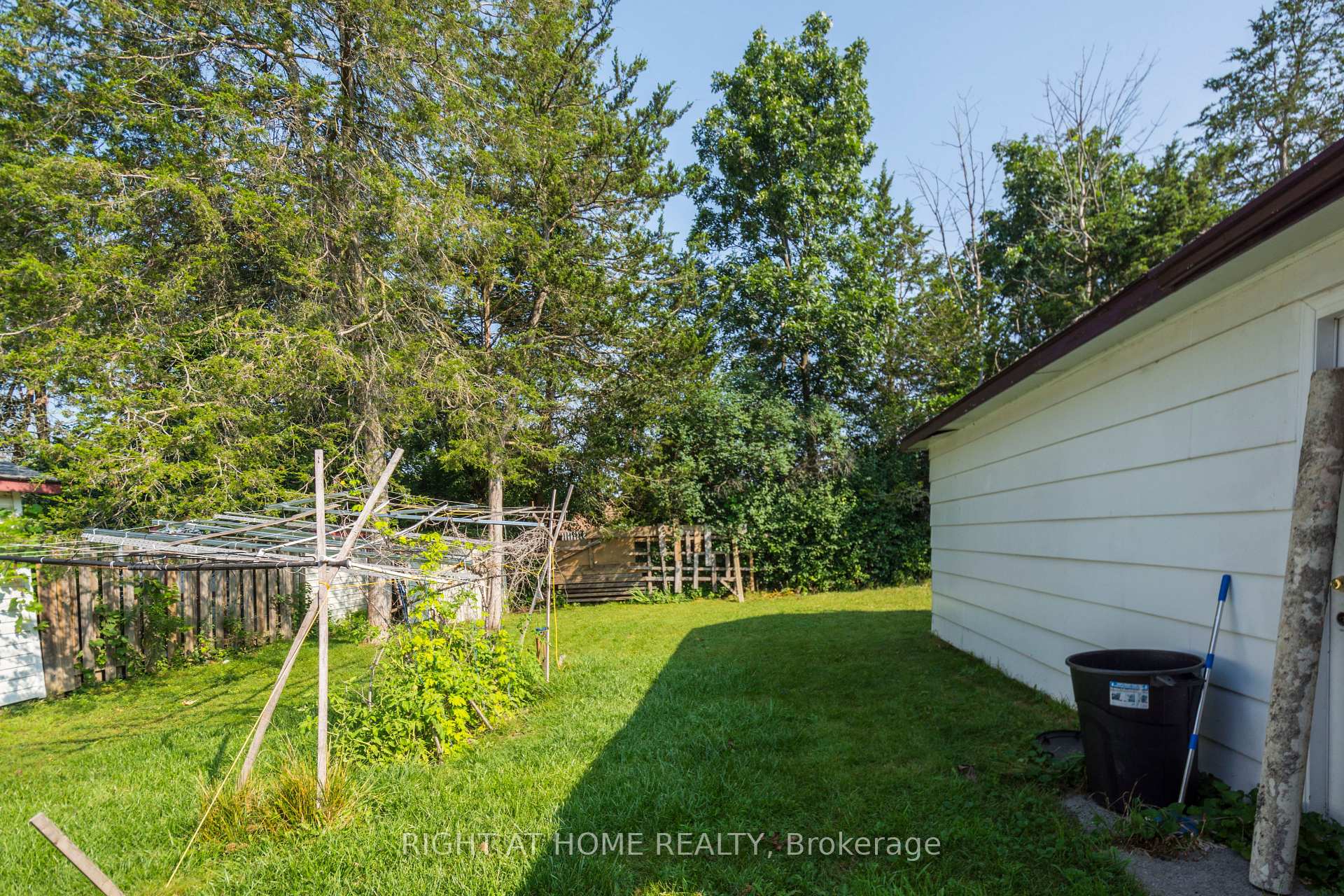 Photo 18 of 18 Harris Crescent, Belleville, Belleville Ward — HOMEH