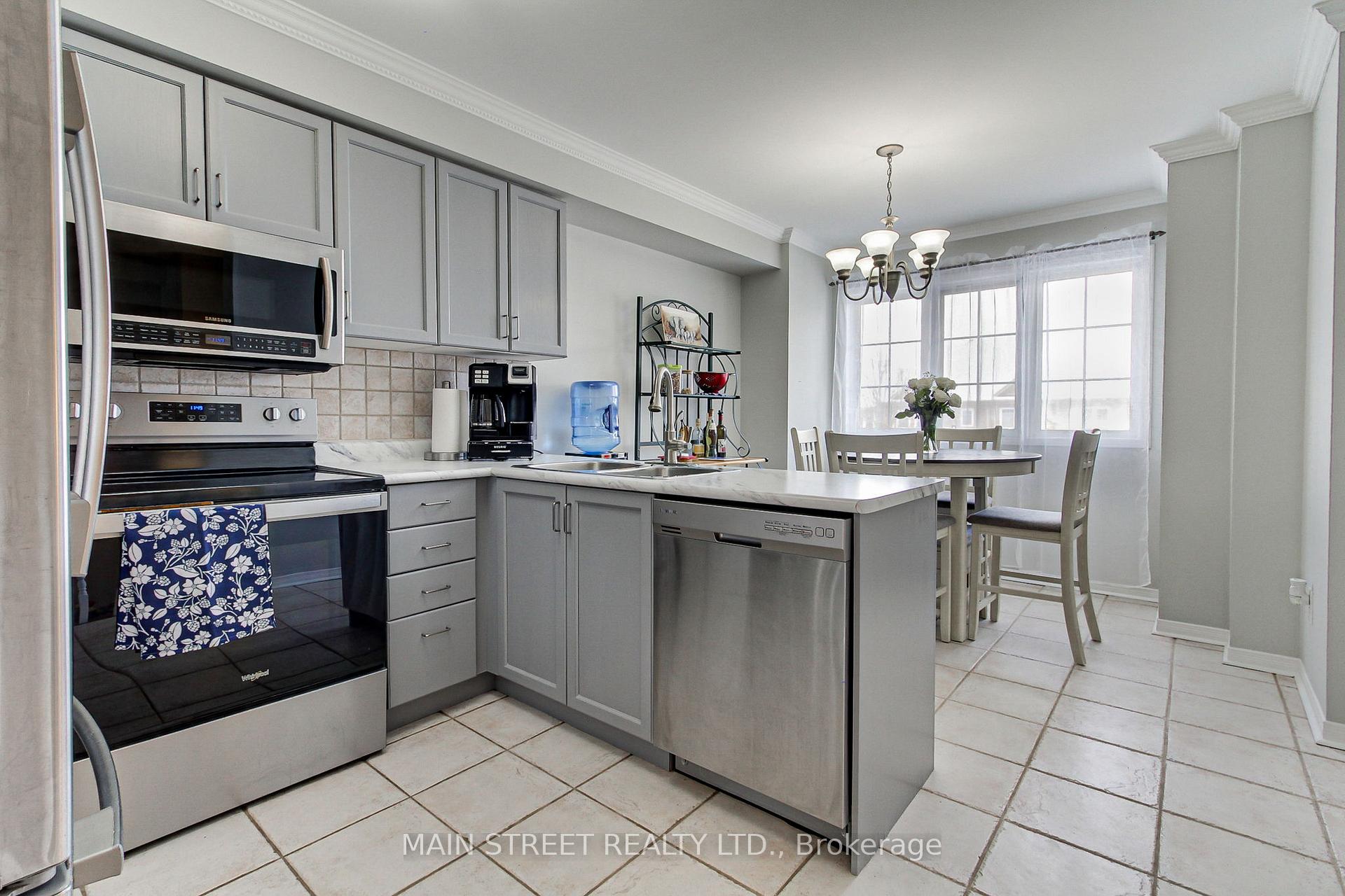 Photo 2 of 75 Baywell Crescent, Aurora, Bayview Wellington — HOMEH