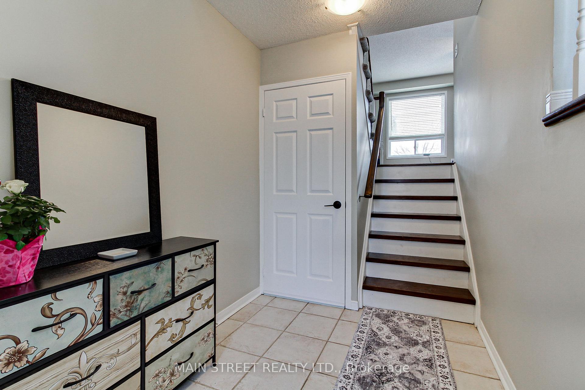 Photo 4 of 75 Baywell Crescent, Aurora, Bayview Wellington — HOMEH