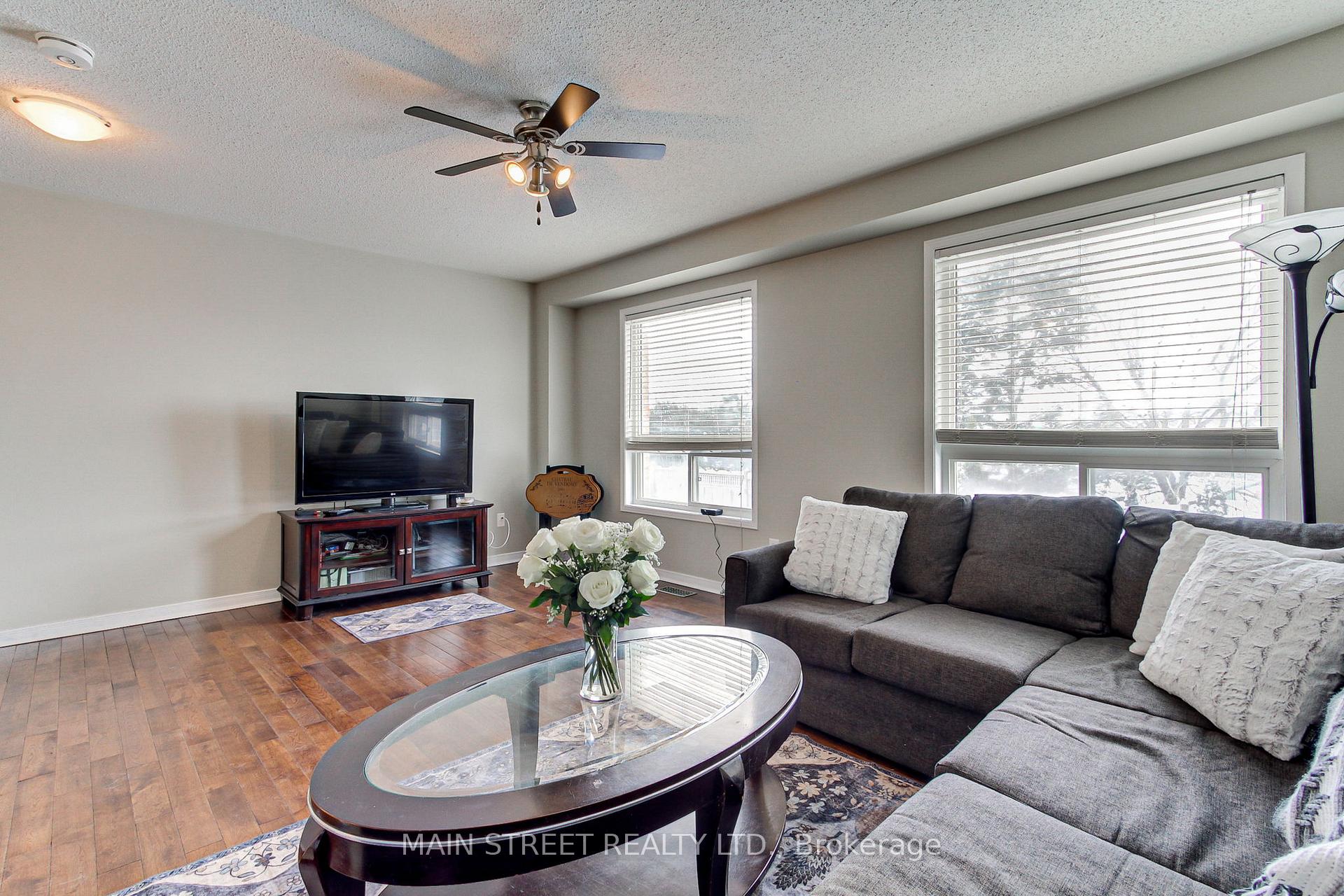 Photo 5 of 75 Baywell Crescent, Aurora, Bayview Wellington — HOMEH