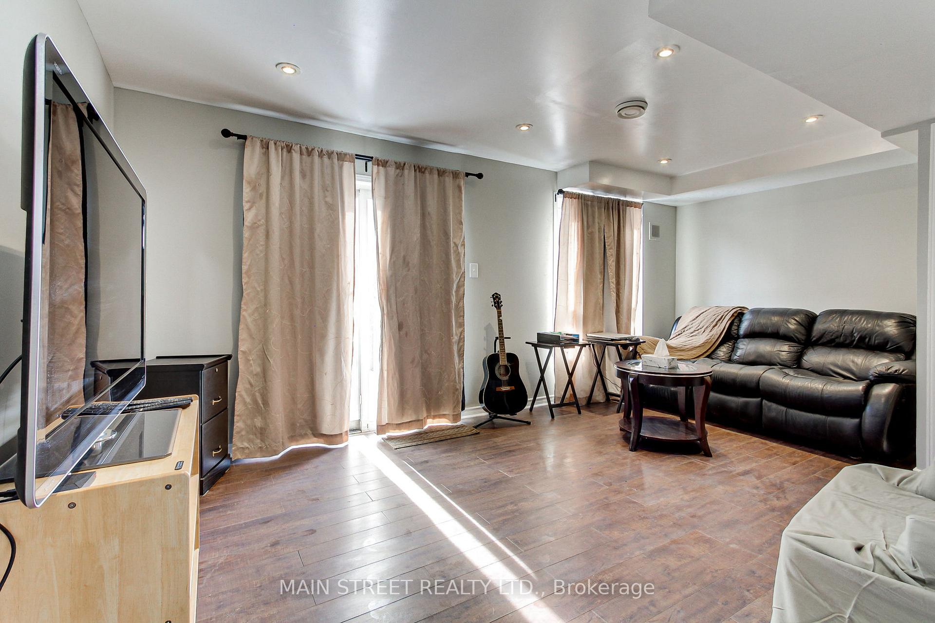 Photo 7 of 75 Baywell Crescent, Aurora, Bayview Wellington — HOMEH