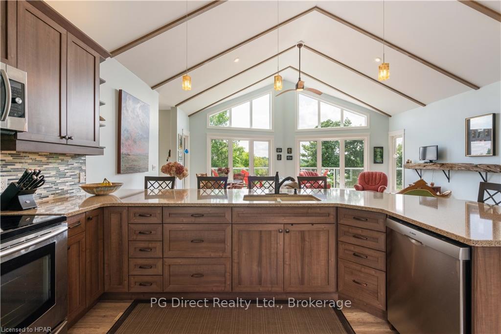 Photo 8 of 38 Oak Bluffs Road, Frontenac, Frontenac South — HOMEH