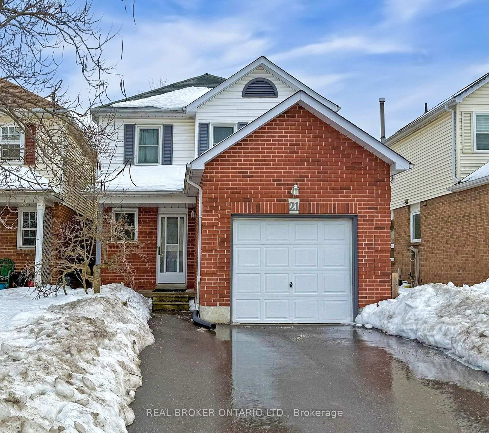 Photo 3 of 21 Prout Drive, Clarington, Bowmanville — HOMEH
