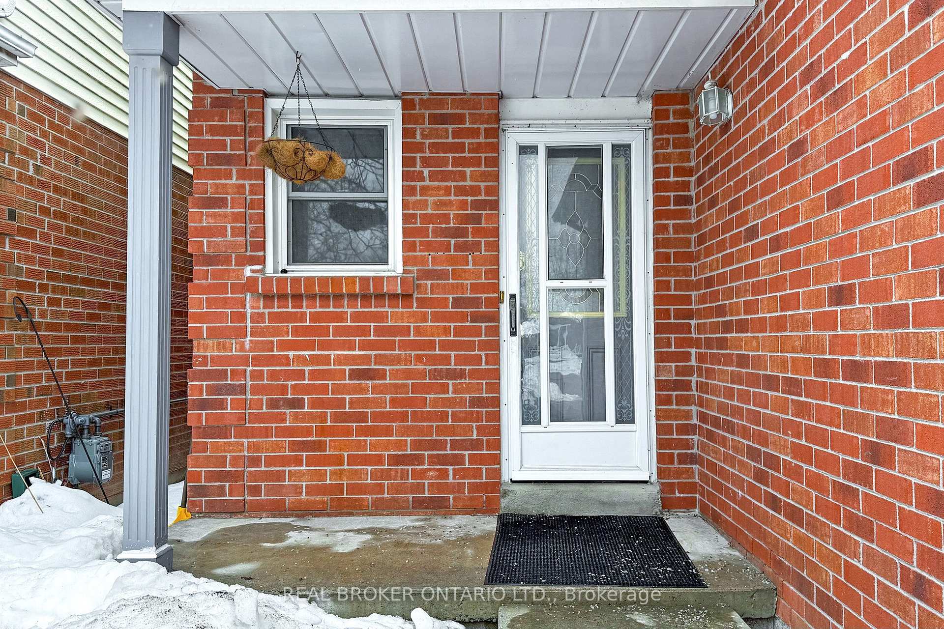 Photo 4 of 21 Prout Drive, Clarington, Bowmanville — HOMEH