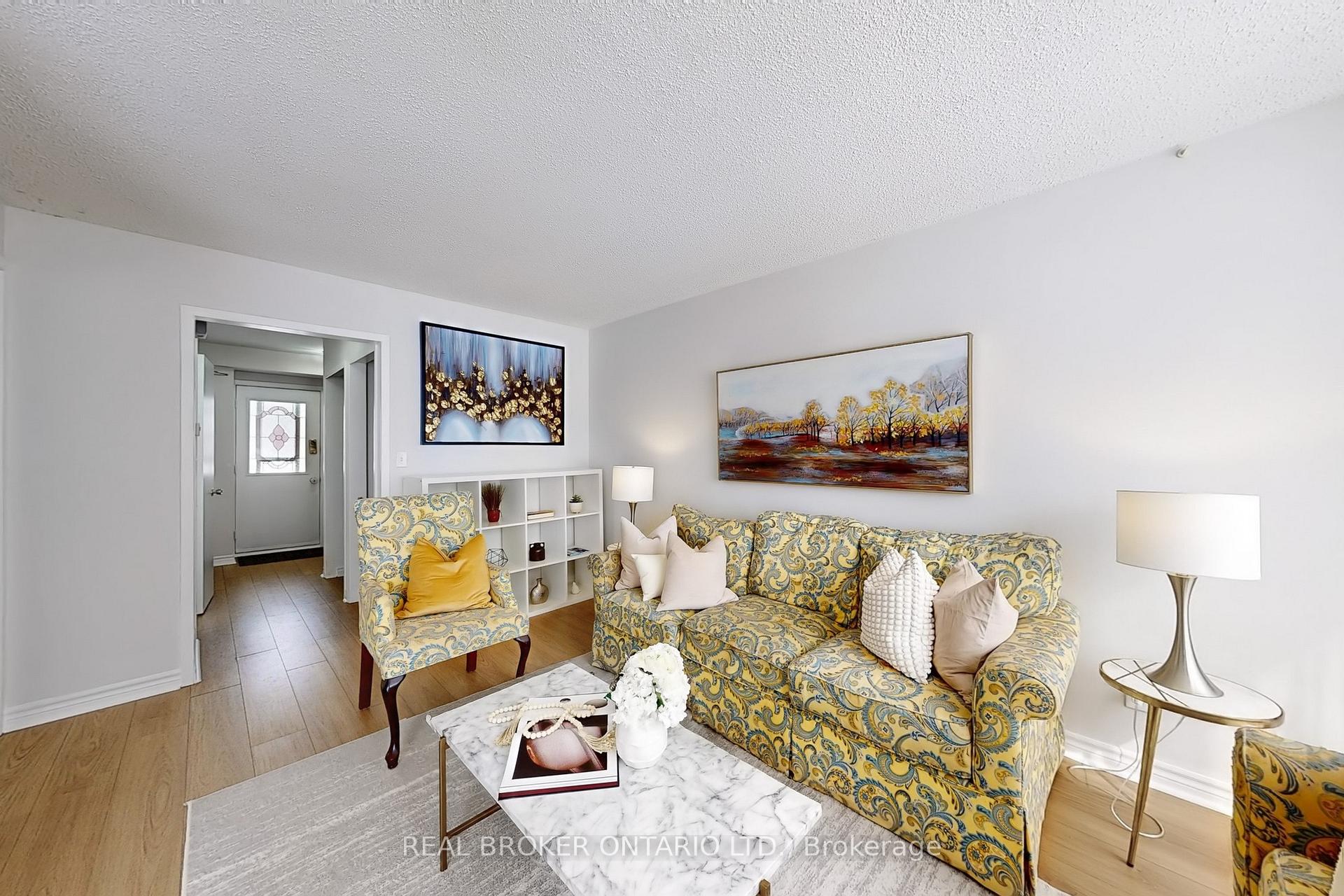 Photo 5 of 21 Prout Drive, Clarington, Bowmanville — HOMEH