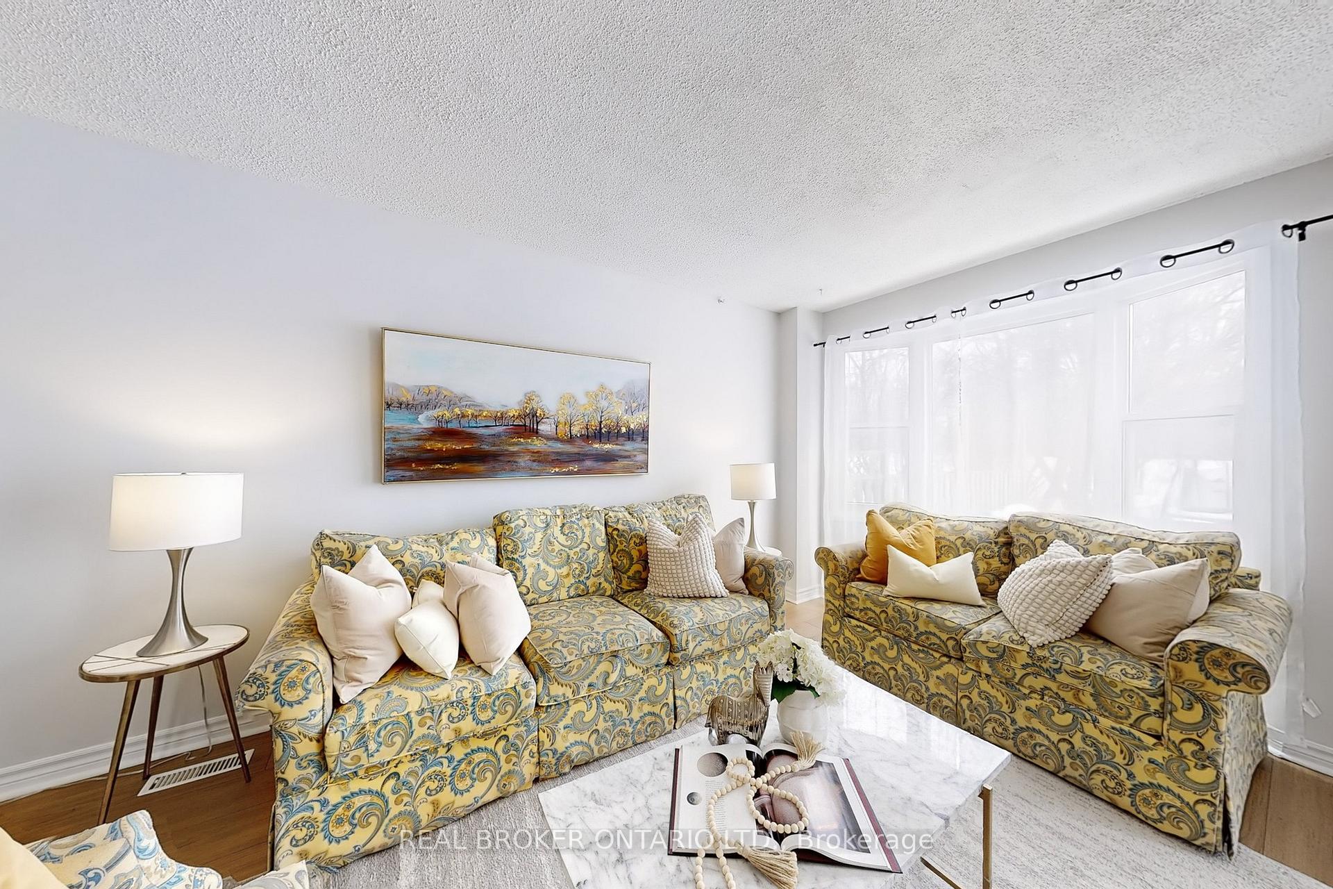Photo 6 of 21 Prout Drive, Clarington, Bowmanville — HOMEH