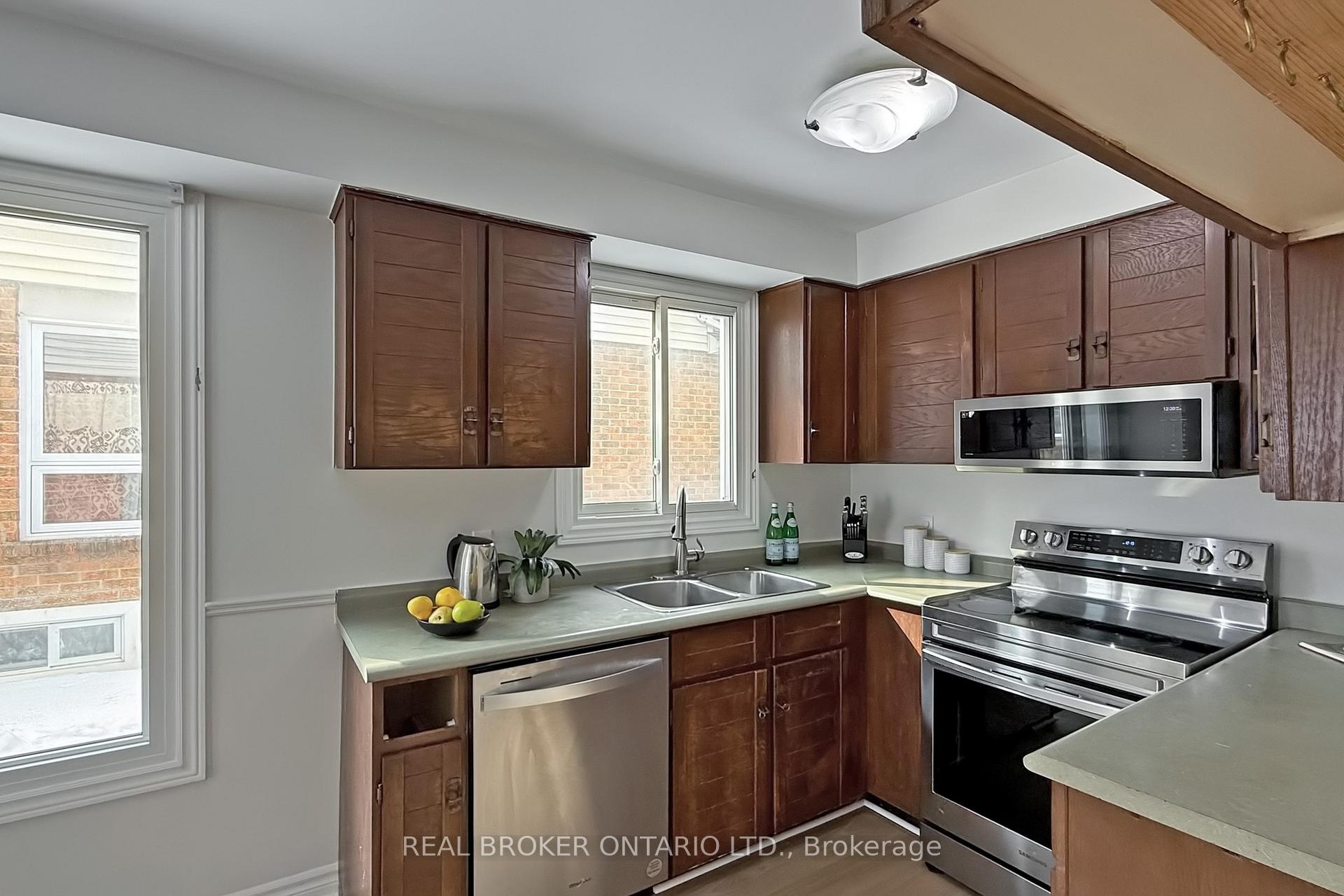 Photo 10 of 21 Prout Drive, Clarington, Bowmanville — HOMEH