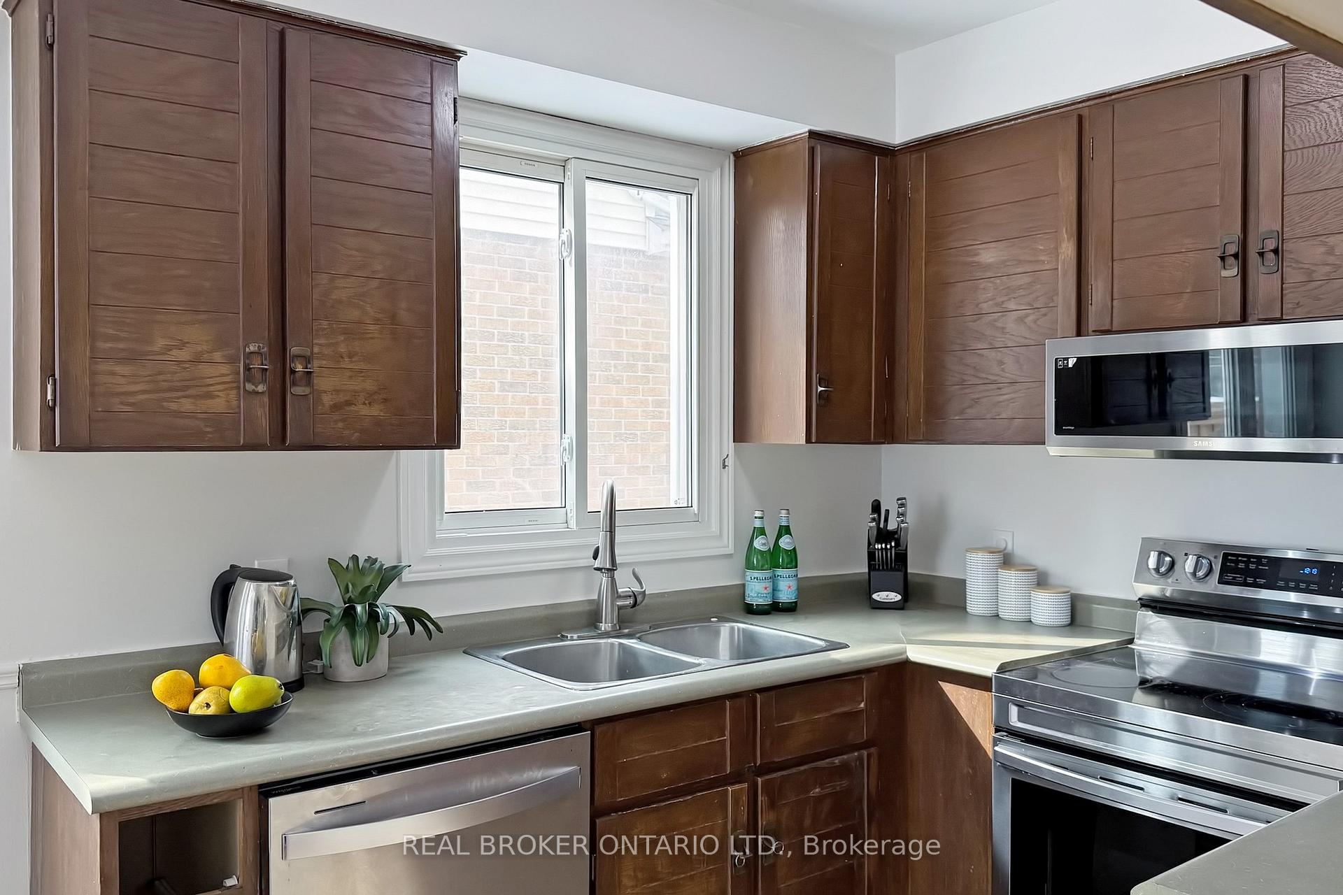 Photo 12 of 21 Prout Drive, Clarington, Bowmanville — HOMEH