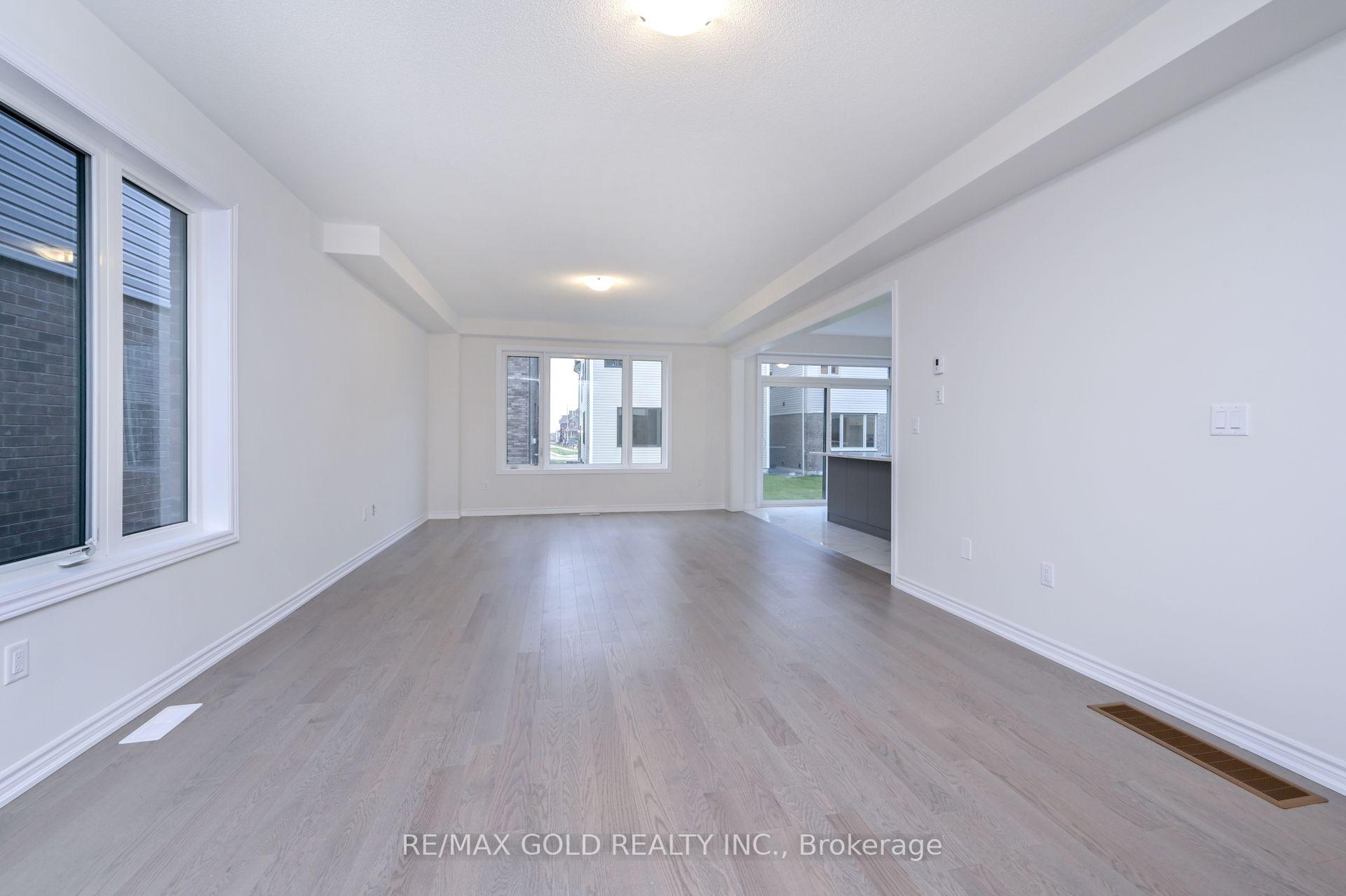 Photo 2 of 40 Prudhoe Terrace, Barrie, Rural Barrie Southeast — HOMEH