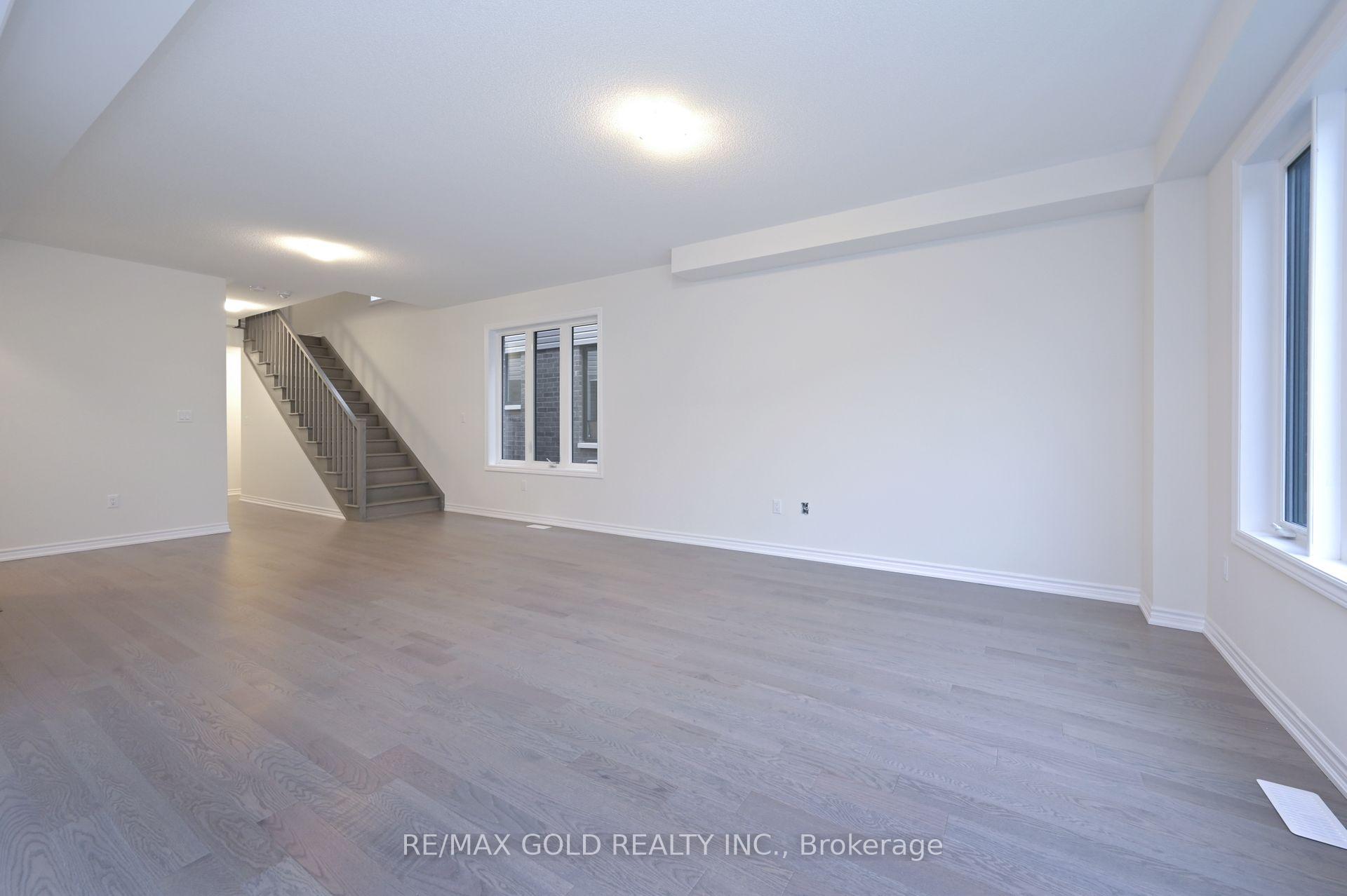 Photo 10 of 40 Prudhoe Terrace, Barrie, Rural Barrie Southeast — HOMEH