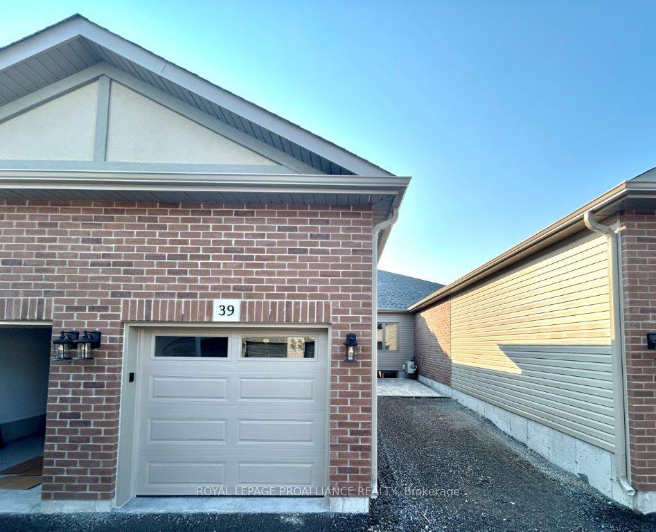 Photo 15 of 39 Athabaska Drive, Belleville, Thurlow Ward — HOMEH