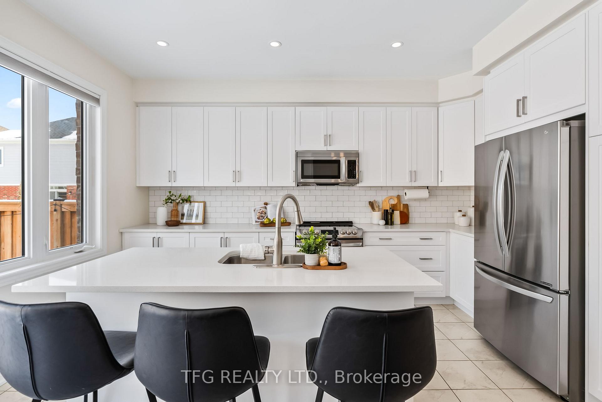 Photo 10 of 208 Ronald Hooper Avenue, Clarington, Bowmanville — HOMEH