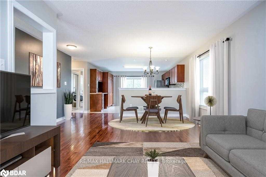 Photo 3 of 23 Maple Crown Terrace, Barrie, Innis-Shore — HOMEH