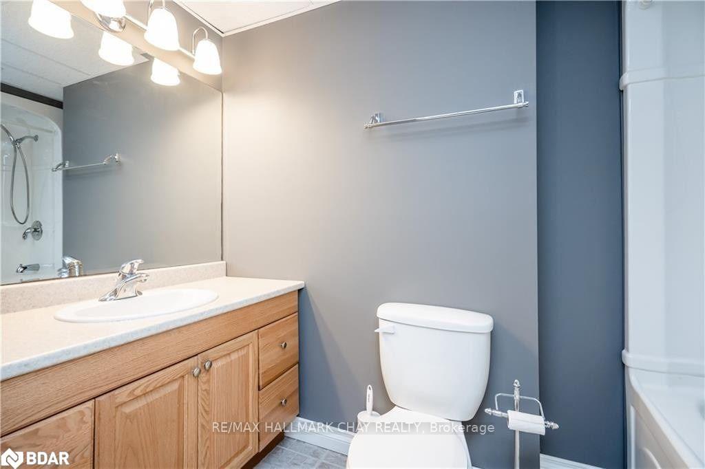 Photo 6 of 23 Maple Crown Terrace, Barrie, Innis-Shore — HOMEH