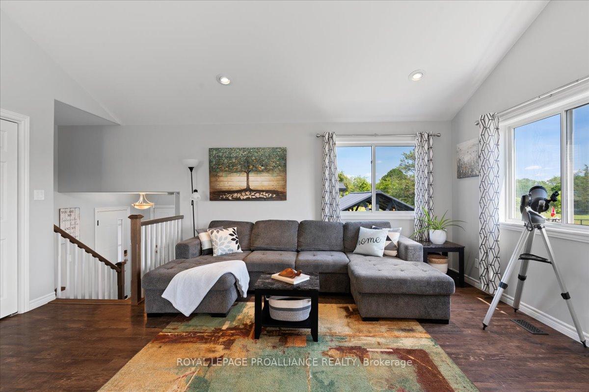 Photo 7 of 17 Denyes Road, Belleville, Thurlow Ward — HOMEH