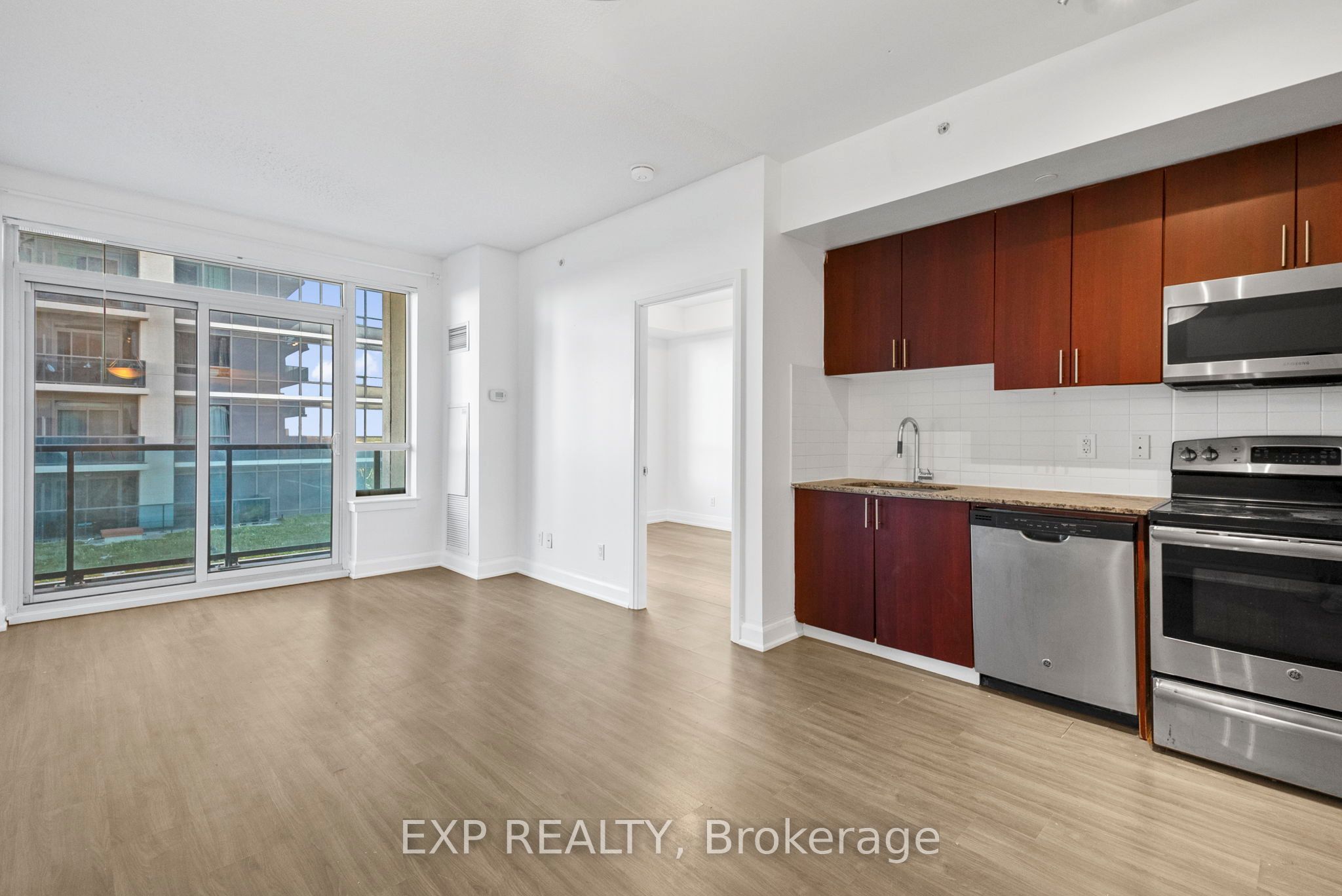 Photo 2 of Unit 1011, 7167 Yonge Street, Markham, Grandview — HOMEH