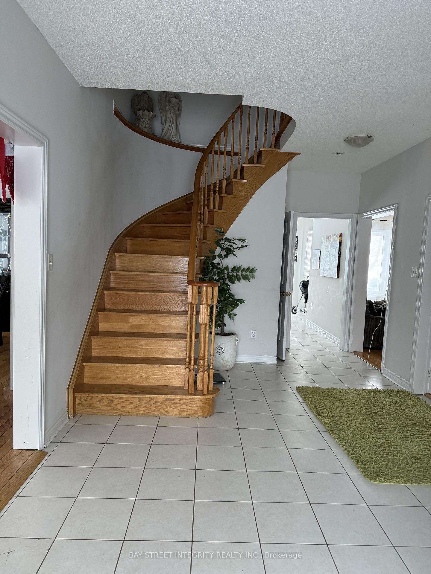 Photo 2 of 89 Jessica Drive E, Barrie, Painswick South — HOMEH