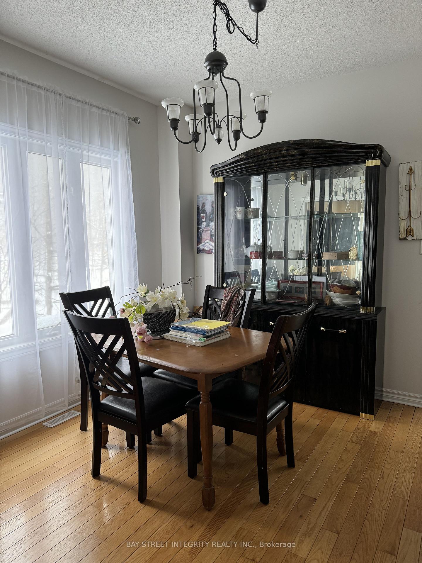 Photo 5 of 89 Jessica Drive E, Barrie, Painswick South — HOMEH