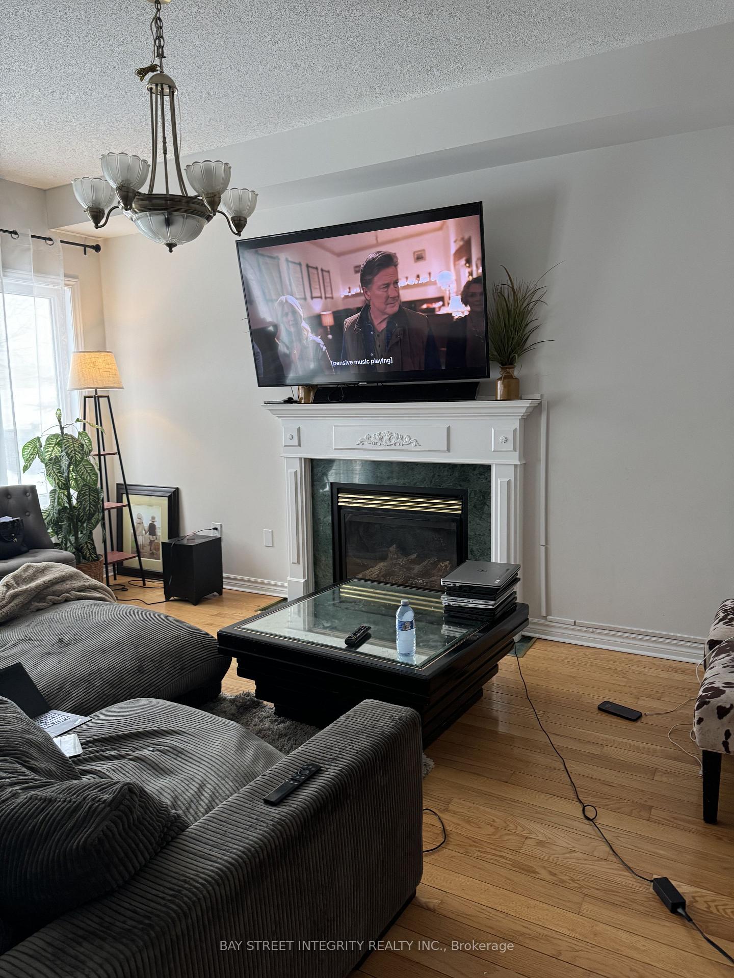 Photo 8 of 89 Jessica Drive E, Barrie, Painswick South — HOMEH
